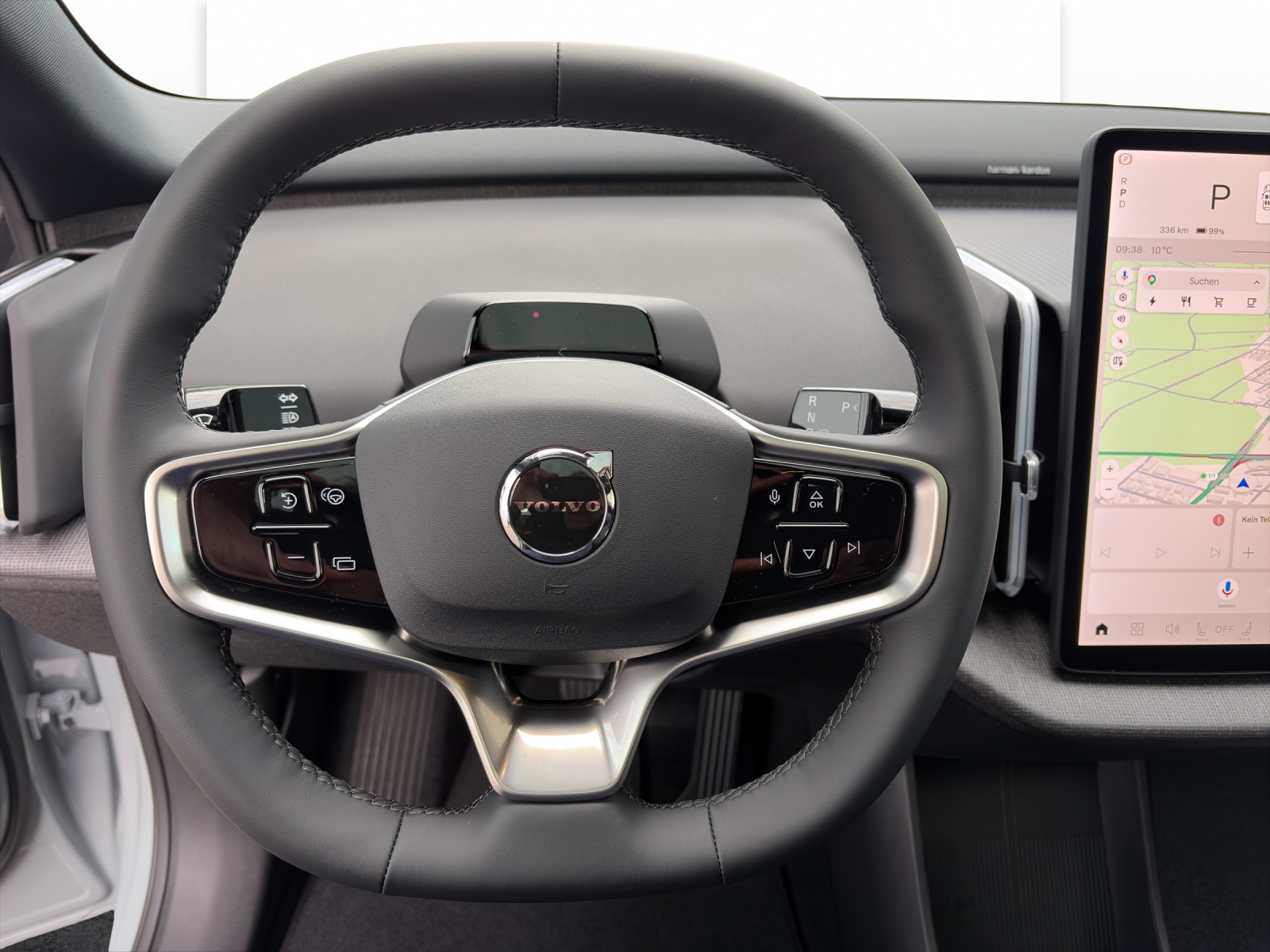 VOLVO EX30 P8 Ultra XCENTRIC Black Edition AWD-image-11