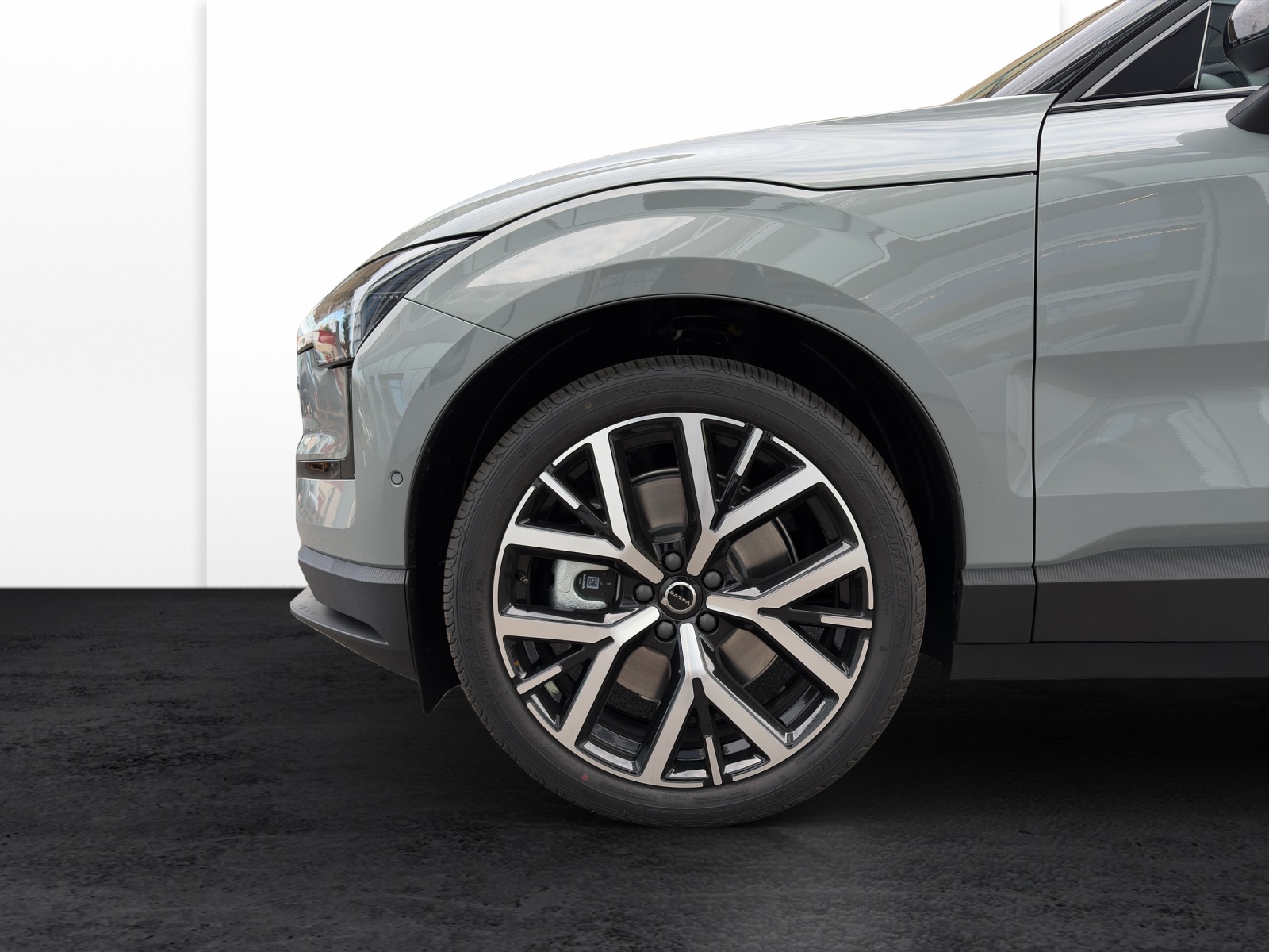 VOLVO EX30 P8 Ultra XCENTRIC Black Edition AWD-image-19