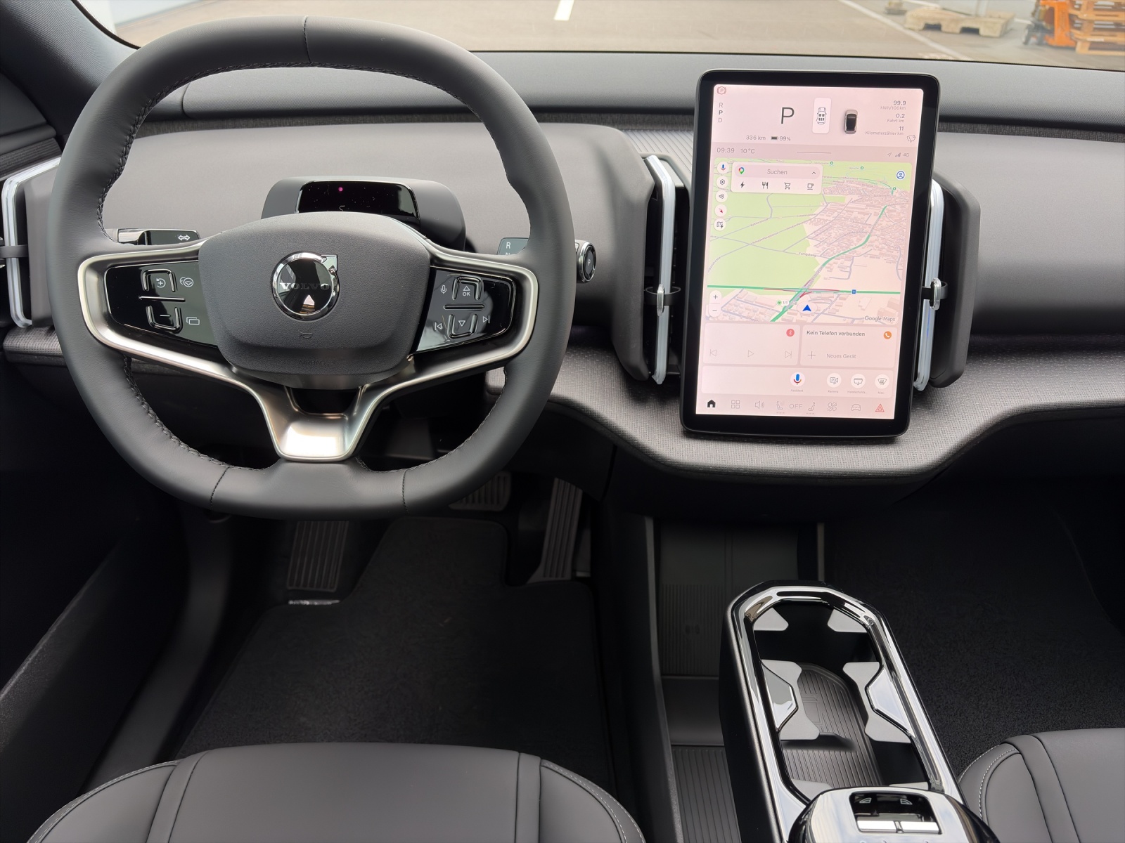 VOLVO EX30 P8 Ultra XCENTRIC Black Edition AWD-image-9