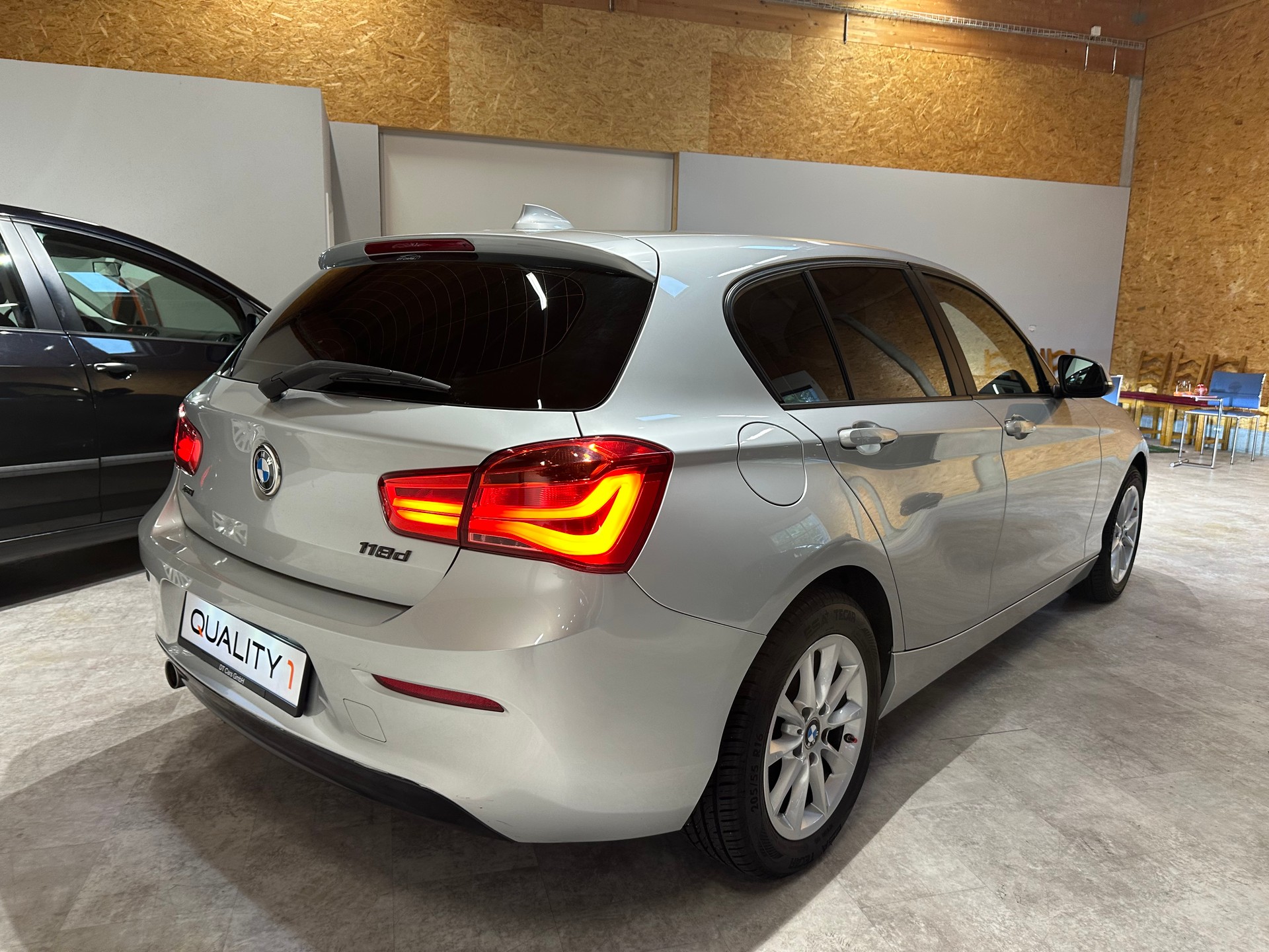 BMW 118d xDrive Sport Line-image-6
