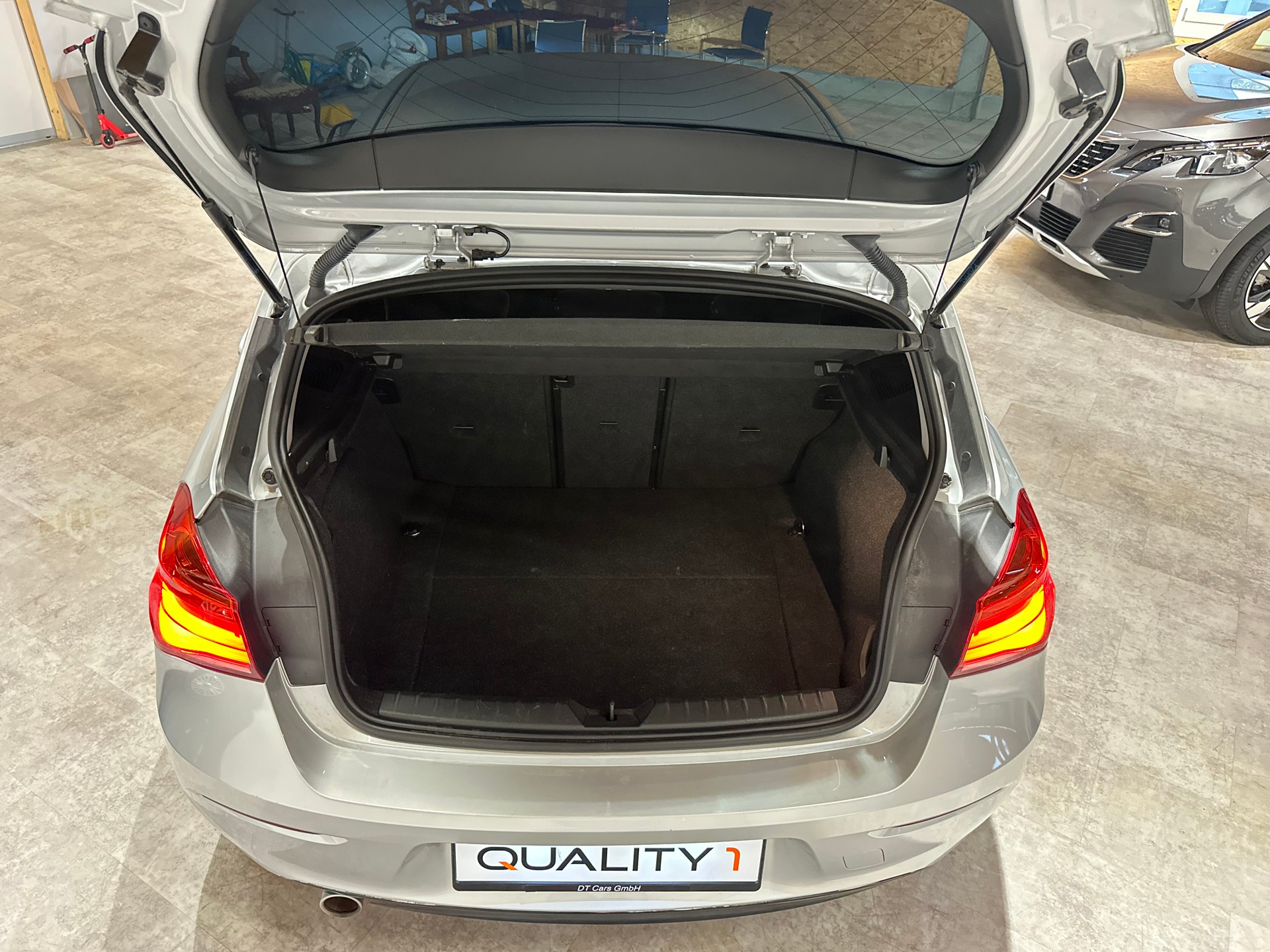 BMW 118d xDrive Sport Line-image-5