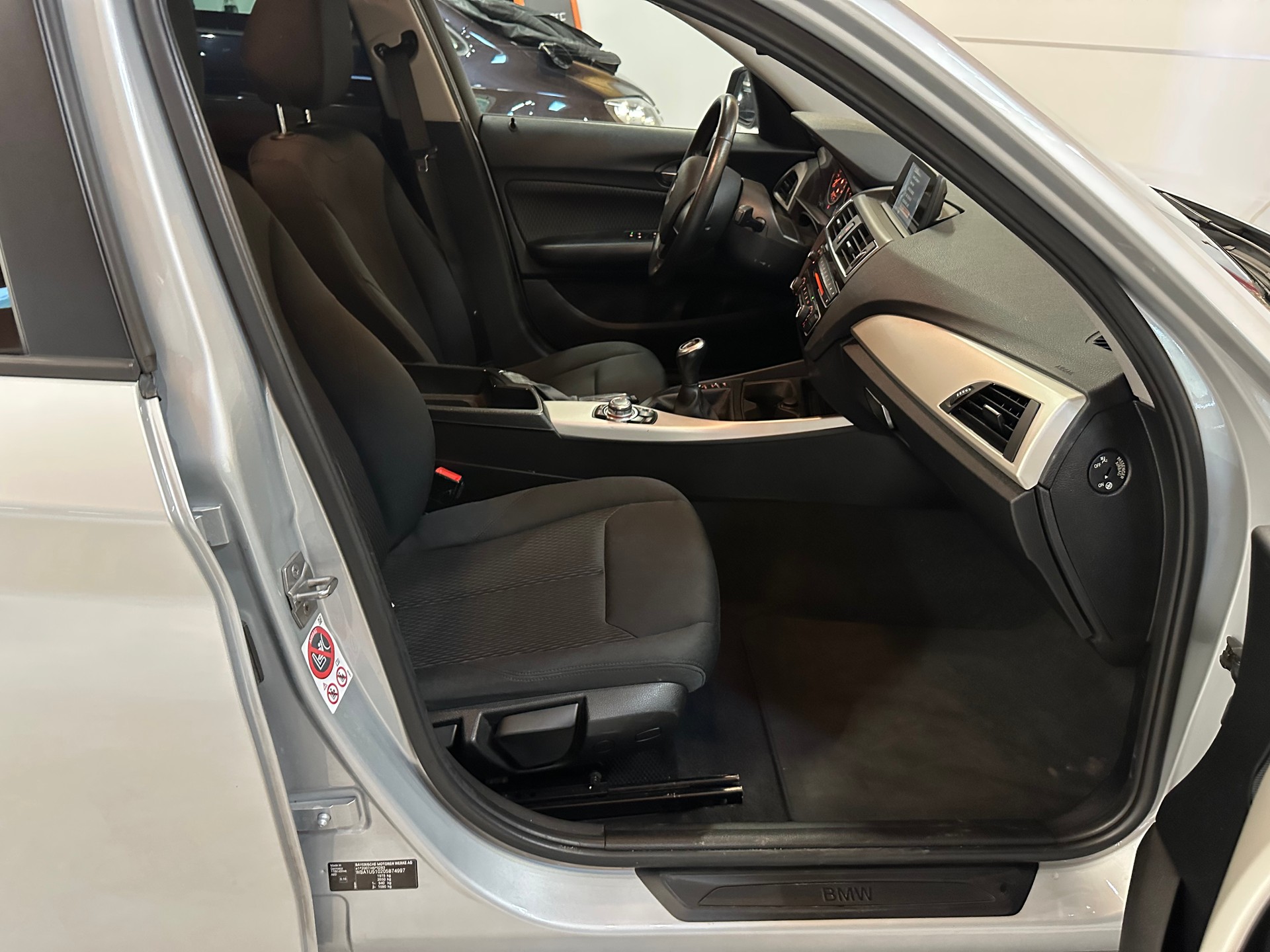 BMW 118d xDrive Sport Line-image-17