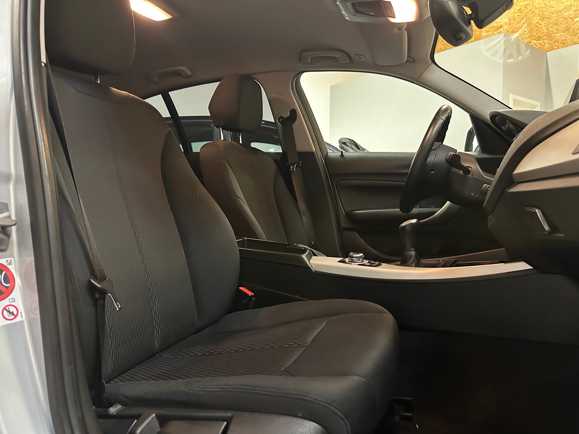 BMW 118d xDrive Sport Line-image-18