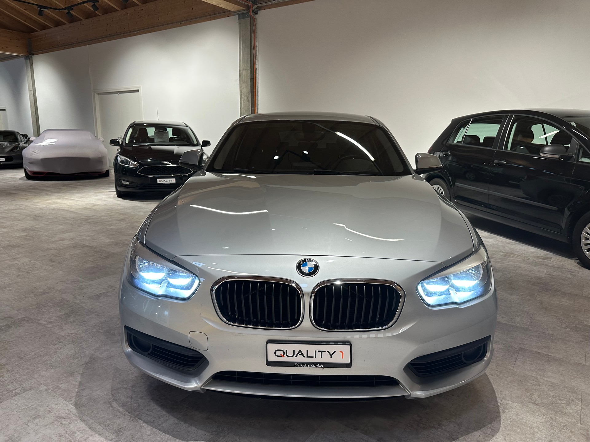 BMW 118d xDrive Sport Line-showroom-element-1