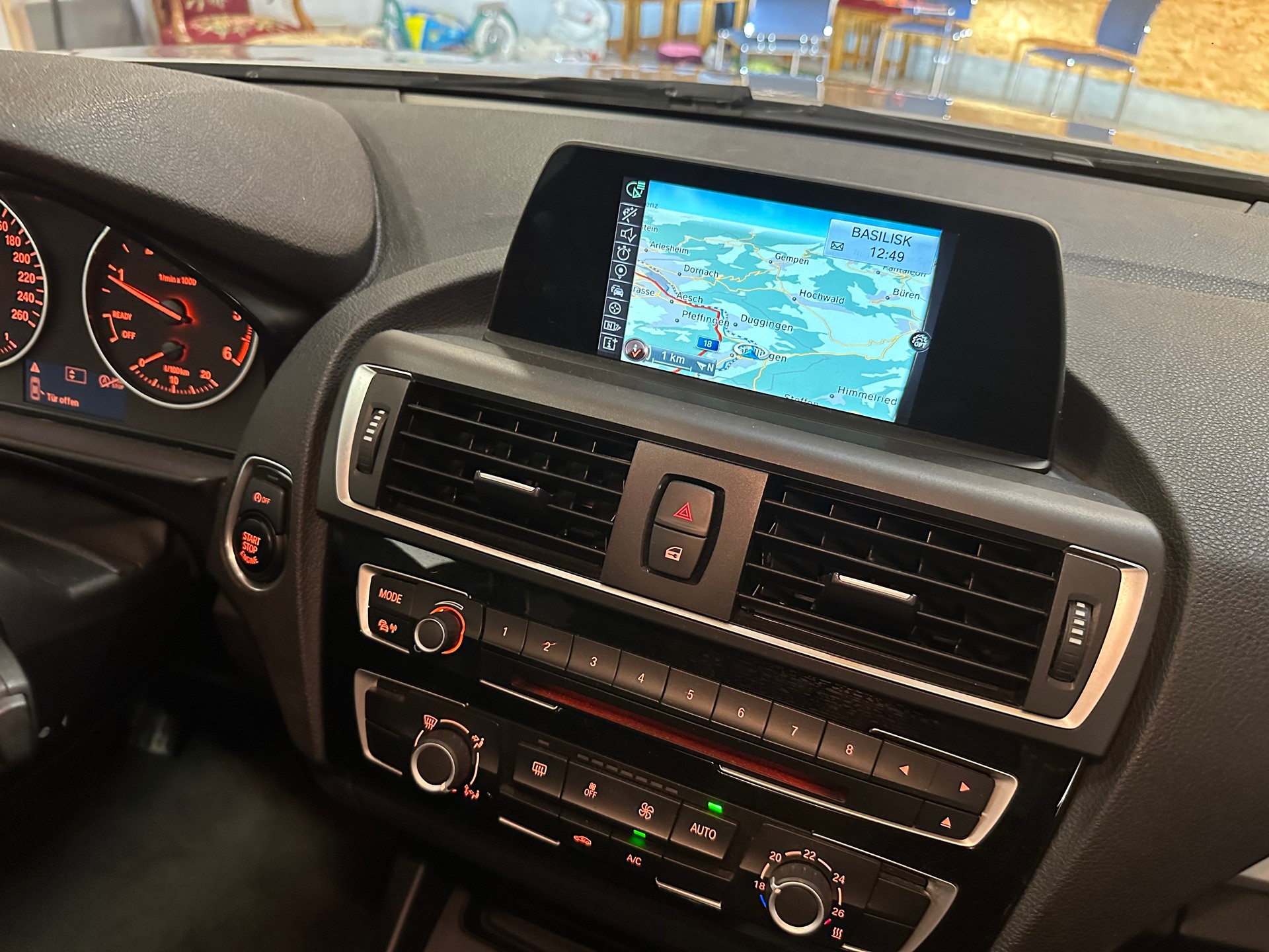 BMW 118d xDrive Sport Line-image-16