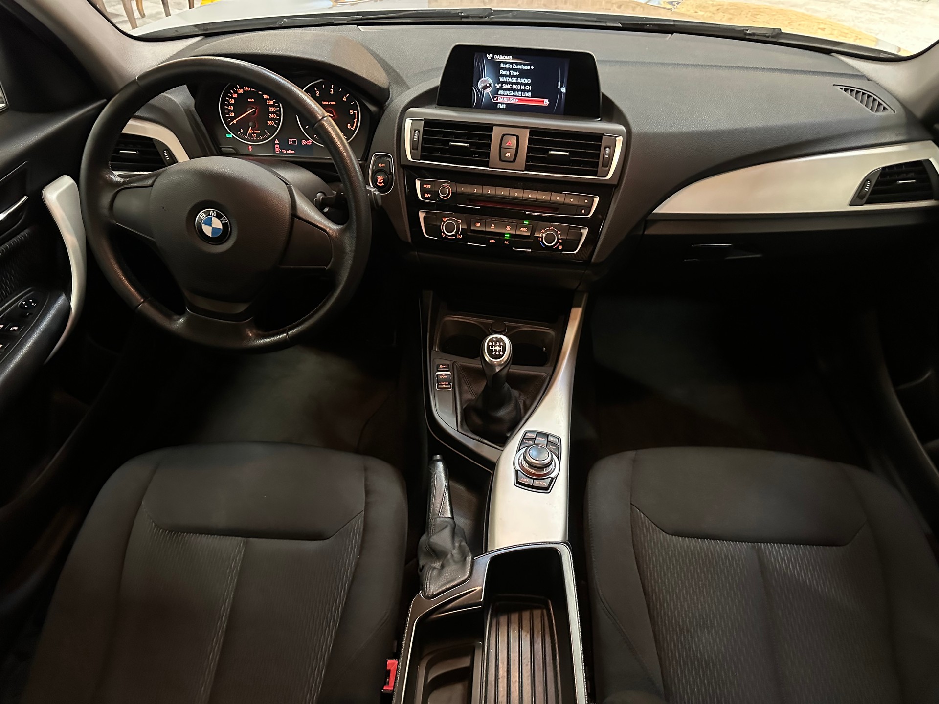 BMW 118d xDrive Sport Line-image-13