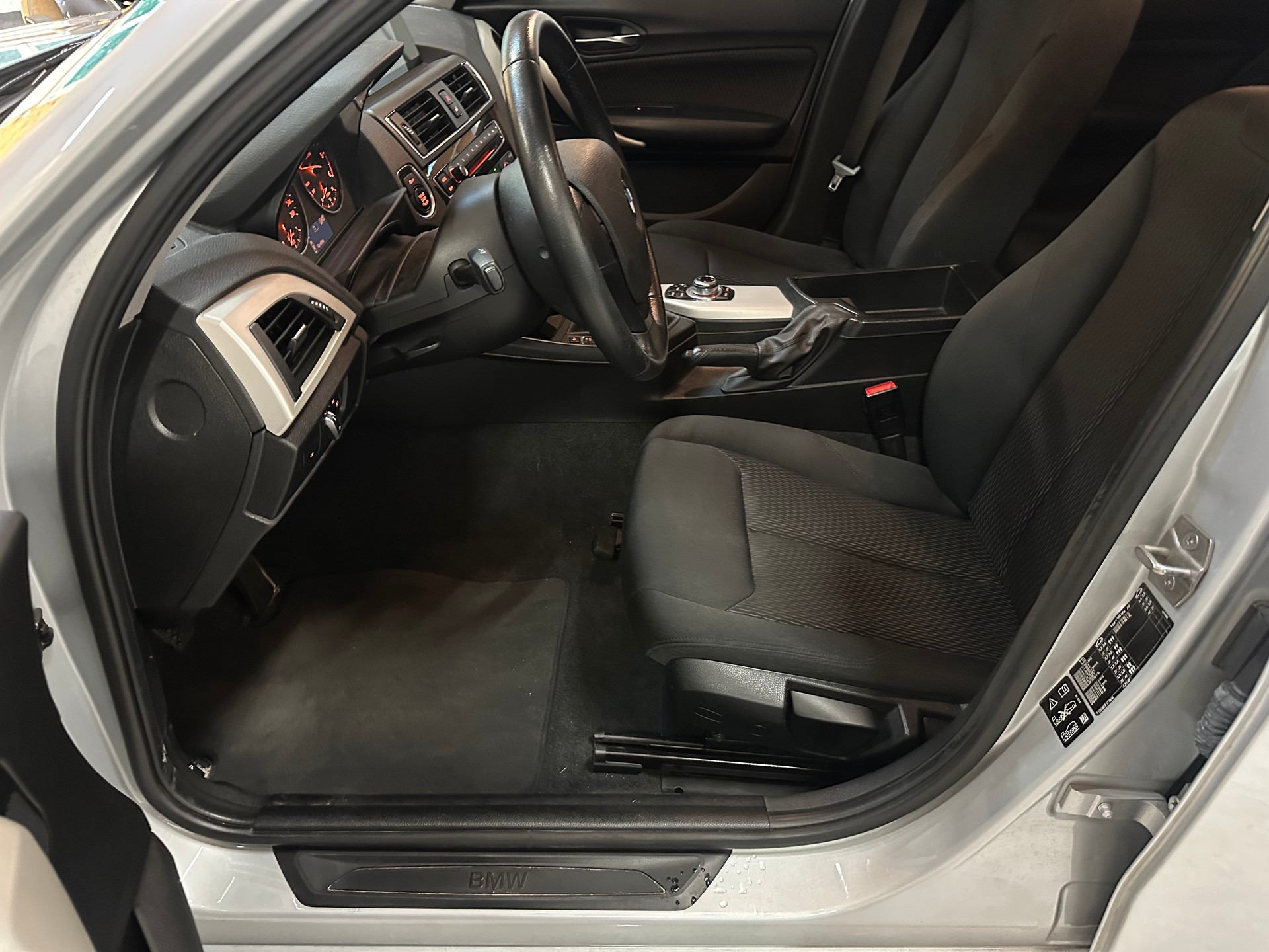 BMW 118d xDrive Sport Line-image-10