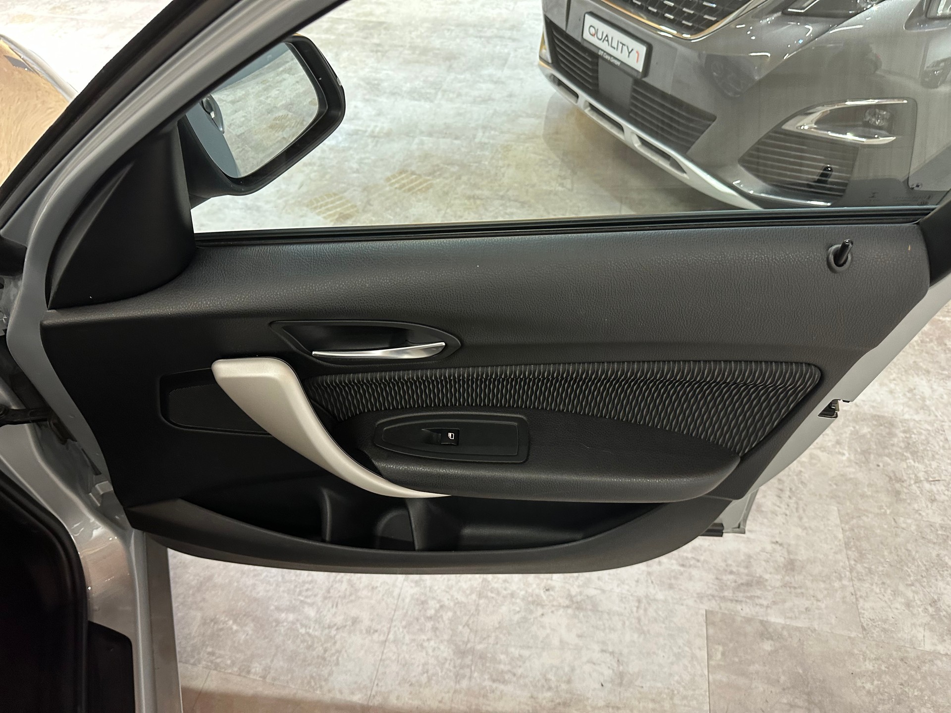 BMW 118d xDrive Sport Line-image-19