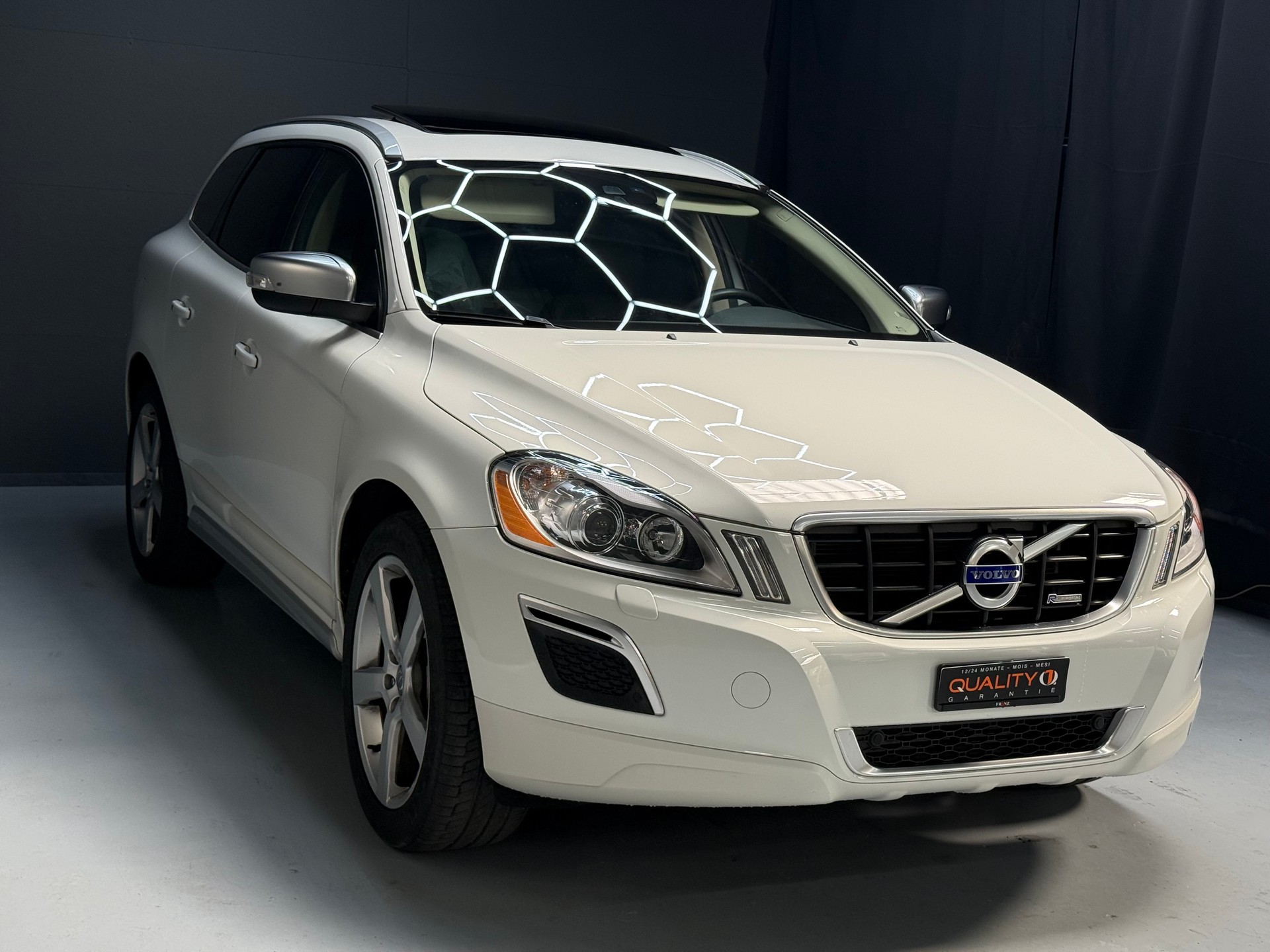 VOLVO XC60 D3 AWD Kinetic Geartronic-image-2