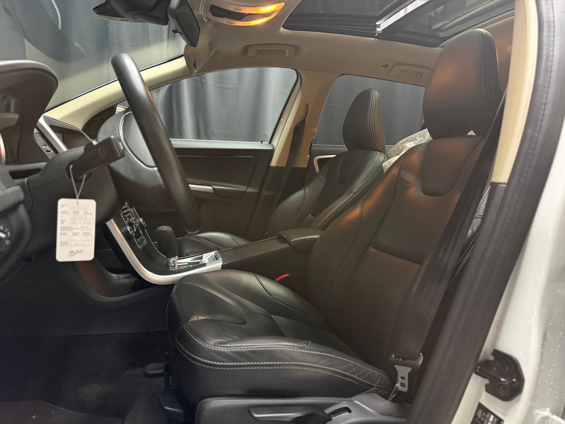 VOLVO XC60 D3 AWD Kinetic Geartronic-image-6