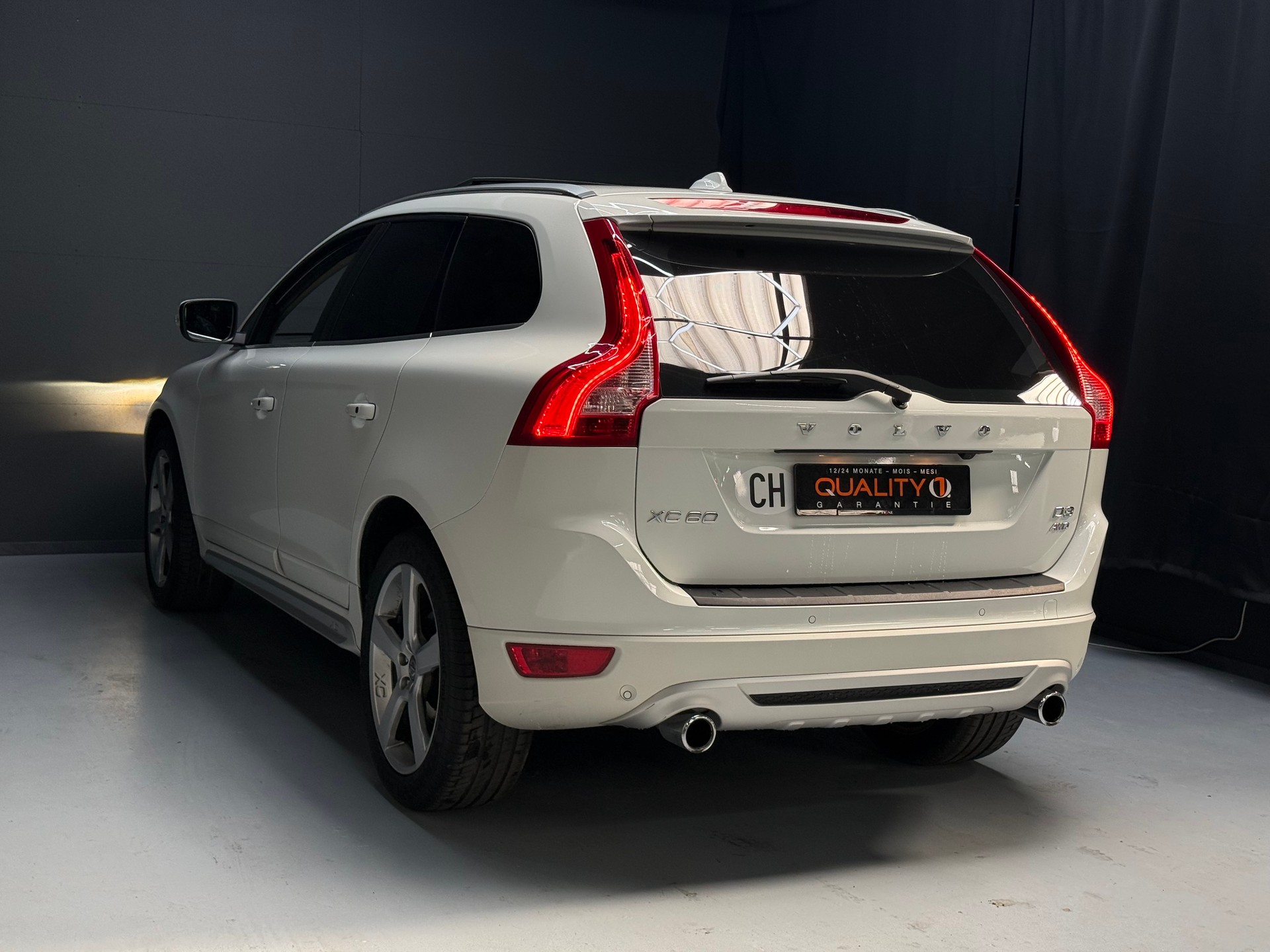 VOLVO XC60 D3 AWD Kinetic Geartronic-image-4