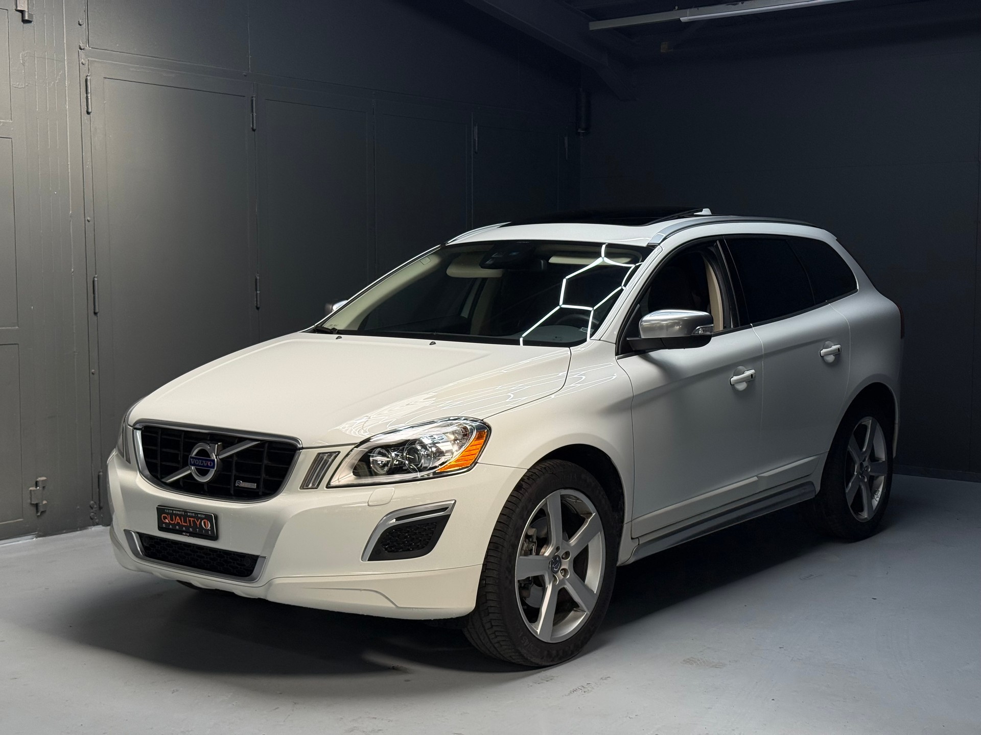 VOLVO XC60 D3 AWD Kinetic Geartronic-image-0