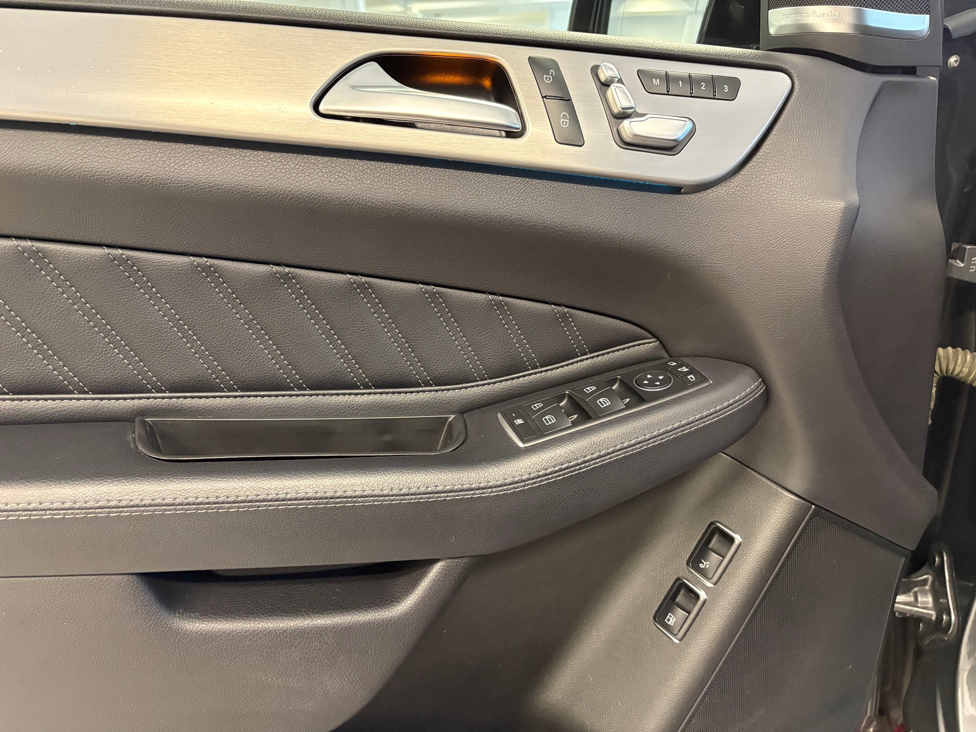 MERCEDES-BENZ GLE 500 e 4Matic AMG Line 7G-Tronic-image-12