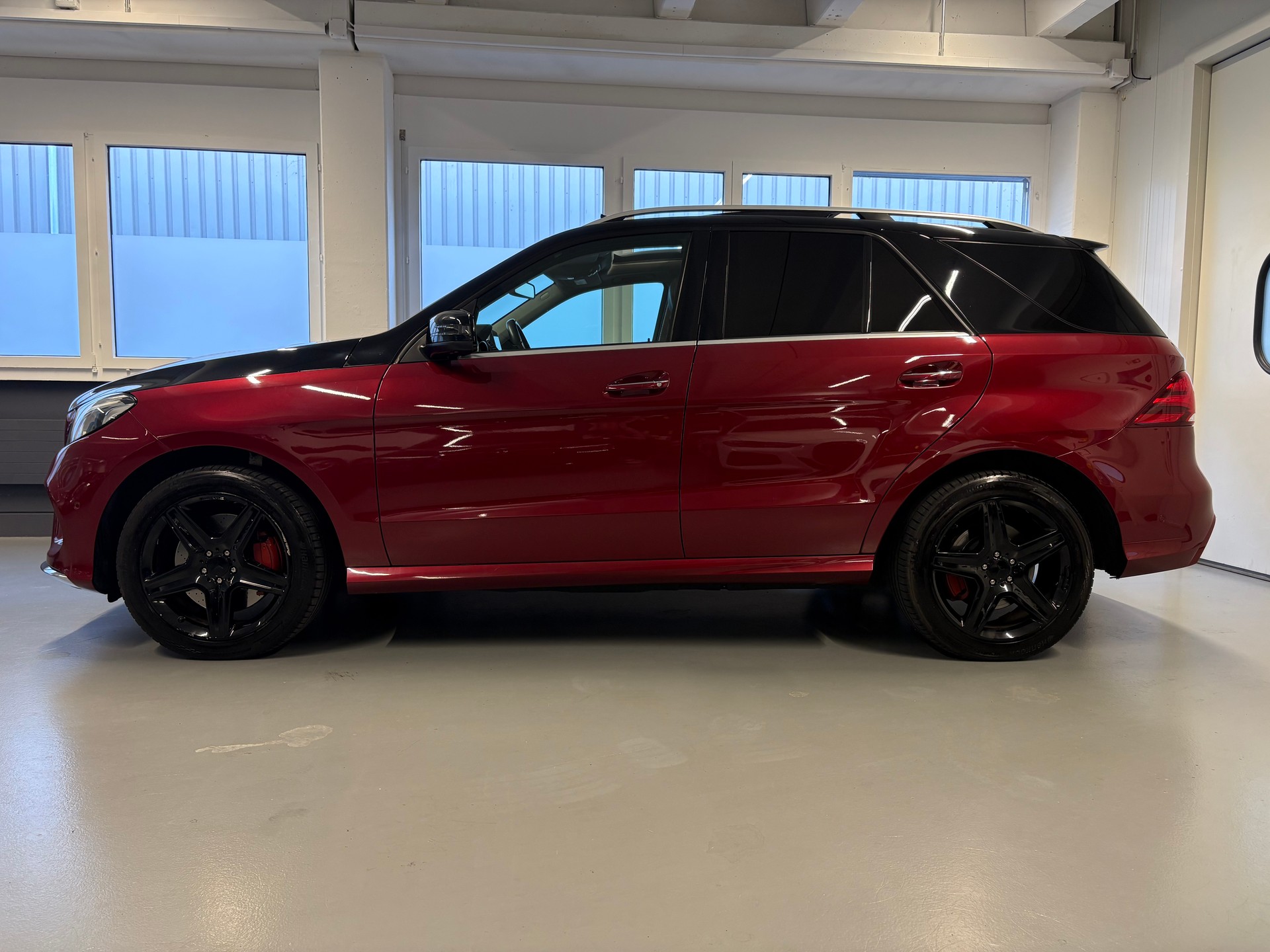 MERCEDES-BENZ GLE 500 e 4Matic AMG Line 7G-Tronic-image-2