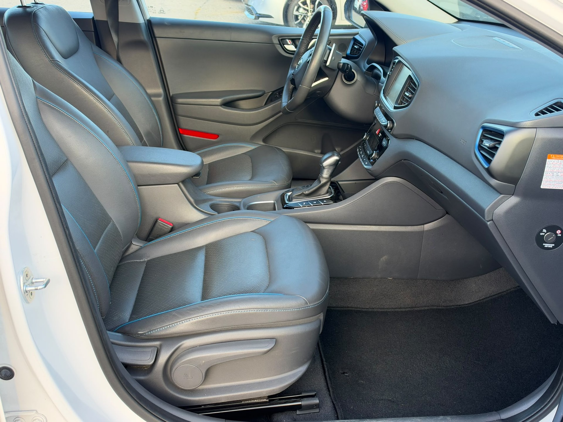 HYUNDAI Ioniq 1.6 GDi Plug in Hybrid Launch DCT-image-13