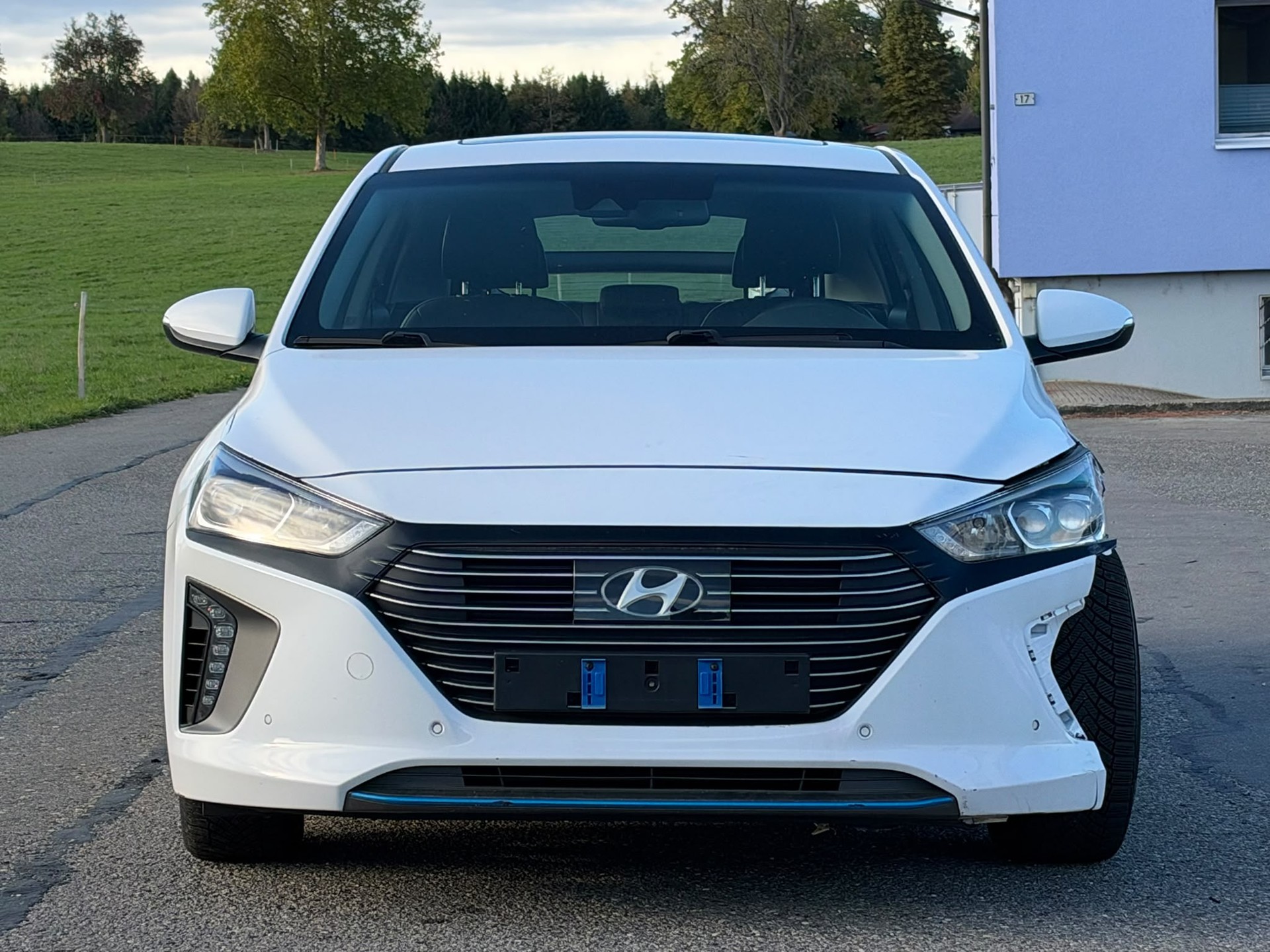 HYUNDAI Ioniq 1.6 GDi Plug in Hybrid Launch DCT-image-1