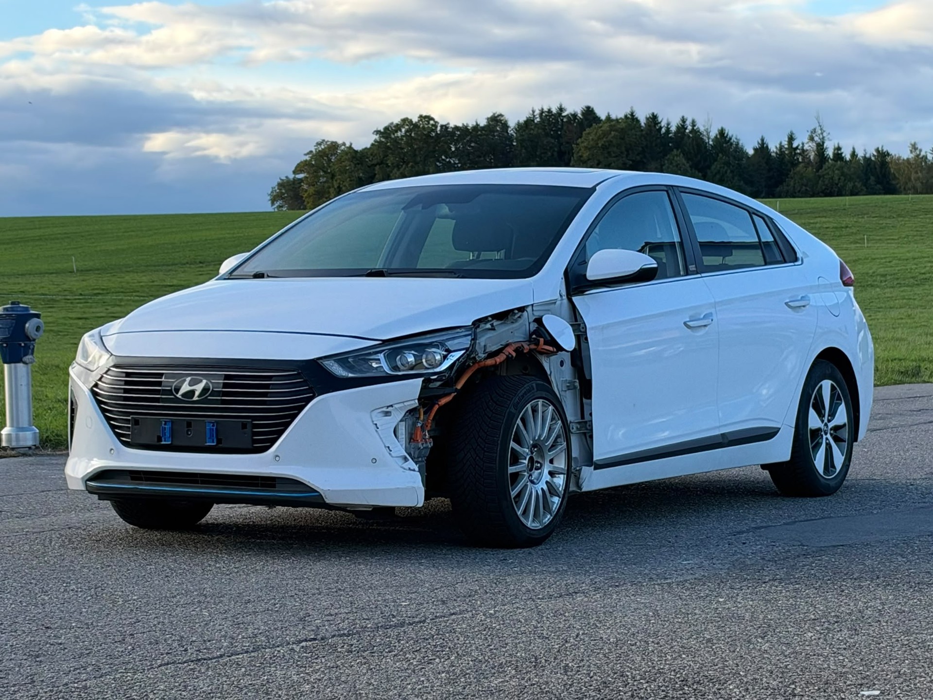 HYUNDAI Ioniq 1.6 GDi Plug in Hybrid Launch DCT-image-0