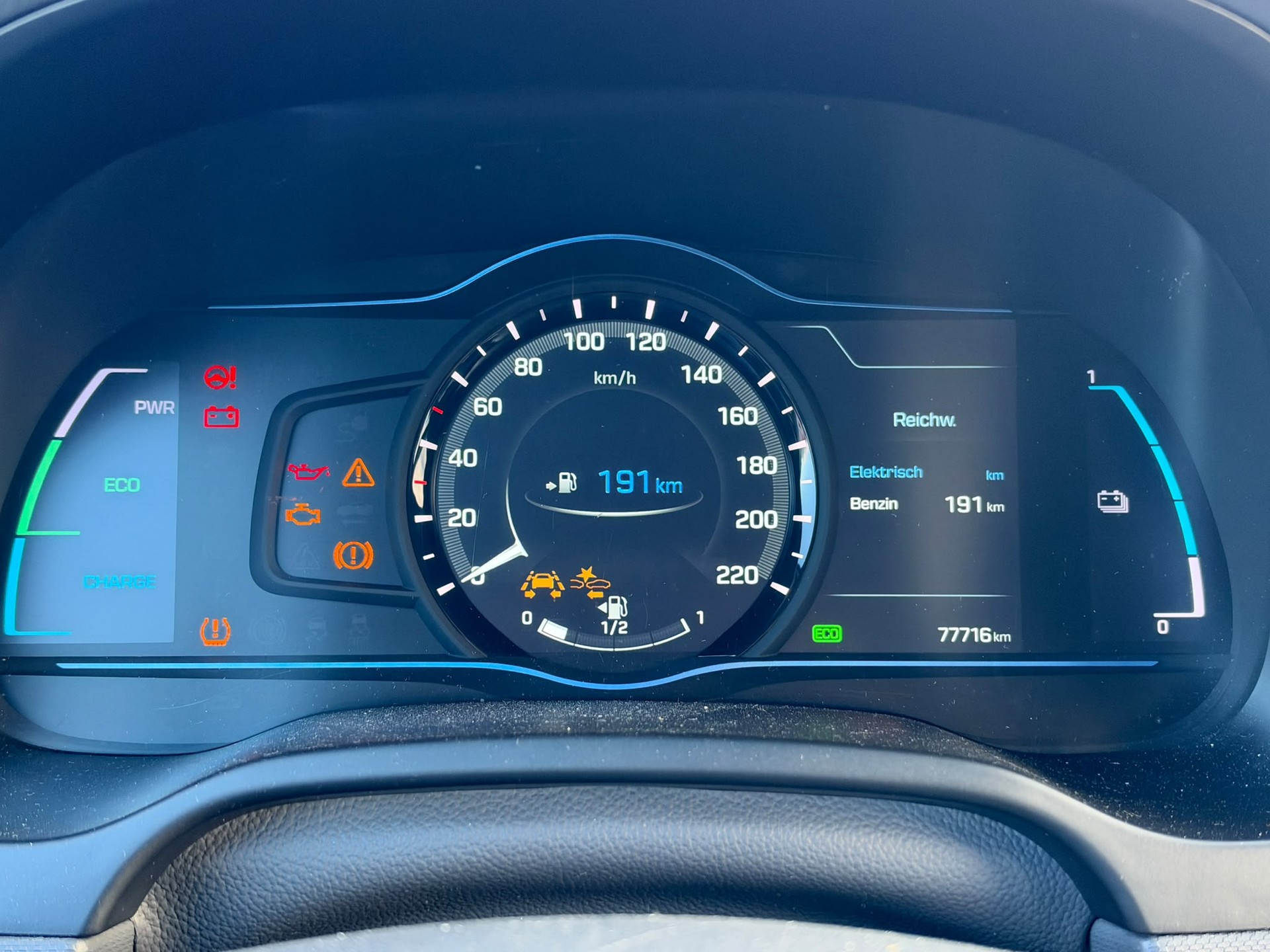 HYUNDAI Ioniq 1.6 GDi Plug in Hybrid Launch DCT-image-15