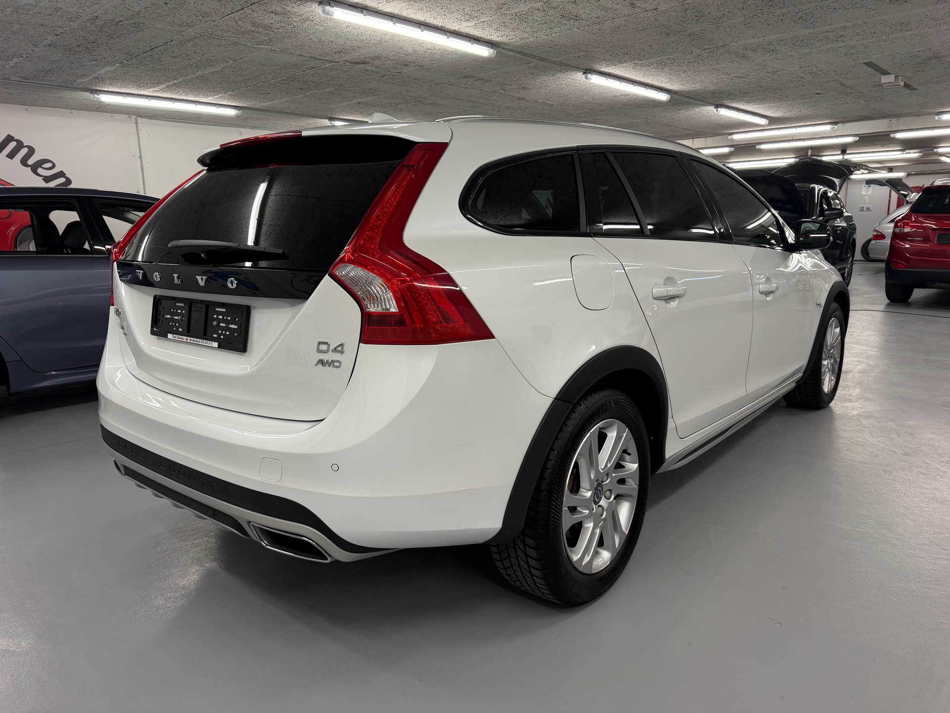 VOLVO V60 Cross Country D4 AWD Summum Geartronic-showroom-element-3