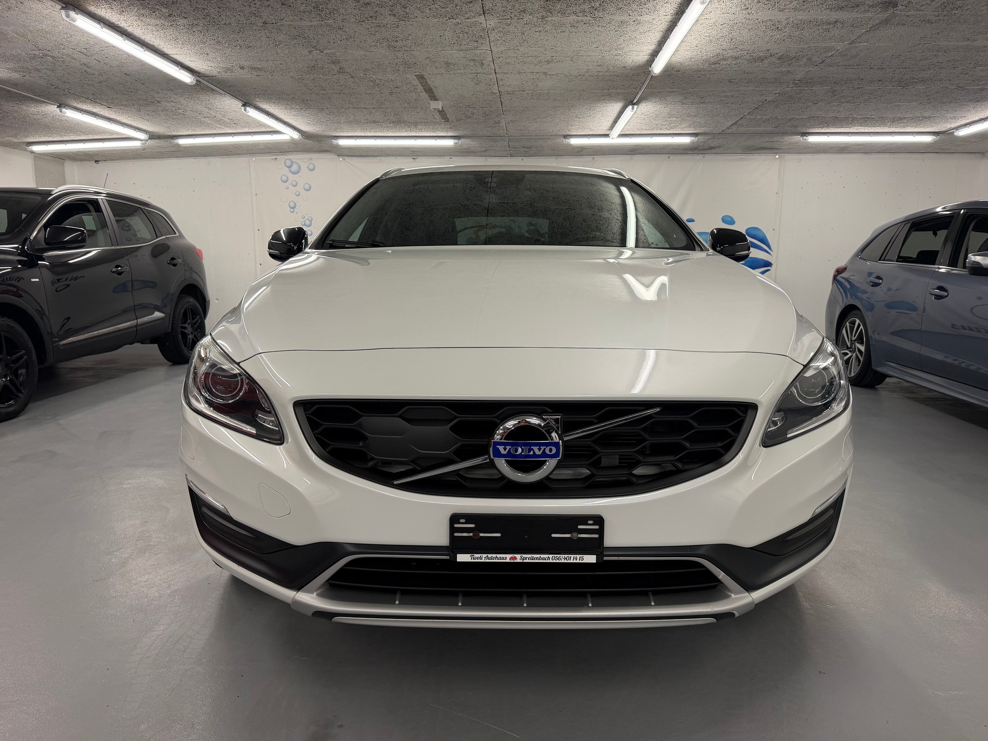 VOLVO V60 Cross Country D4 AWD Summum Geartronic-showroom-element-2