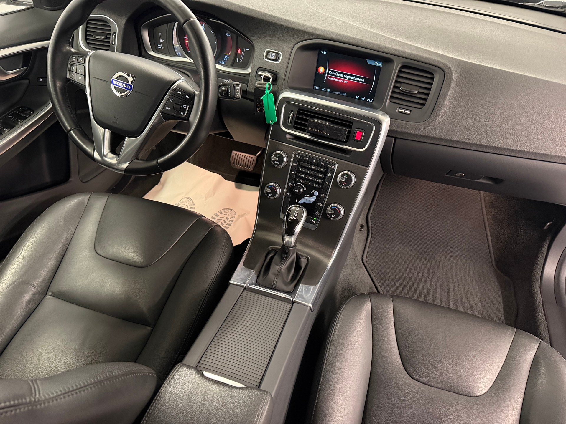 VOLVO V60 Cross Country D4 AWD Summum Geartronic-image-14