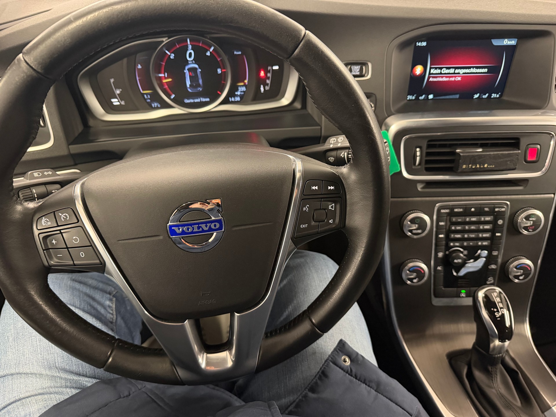 VOLVO V60 Cross Country D4 AWD Summum Geartronic-image-15