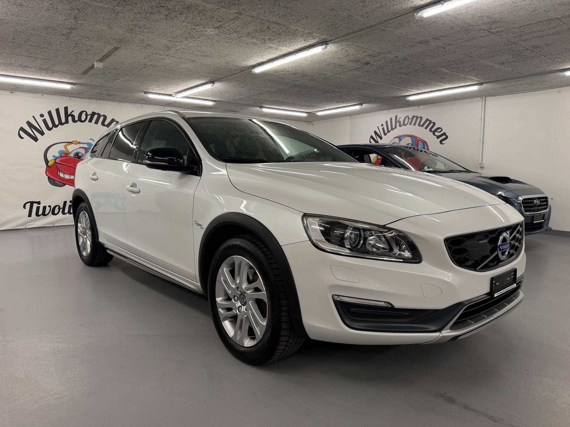 VOLVO V60 Cross Country D4 AWD Summum Geartronic-showroom-element-1