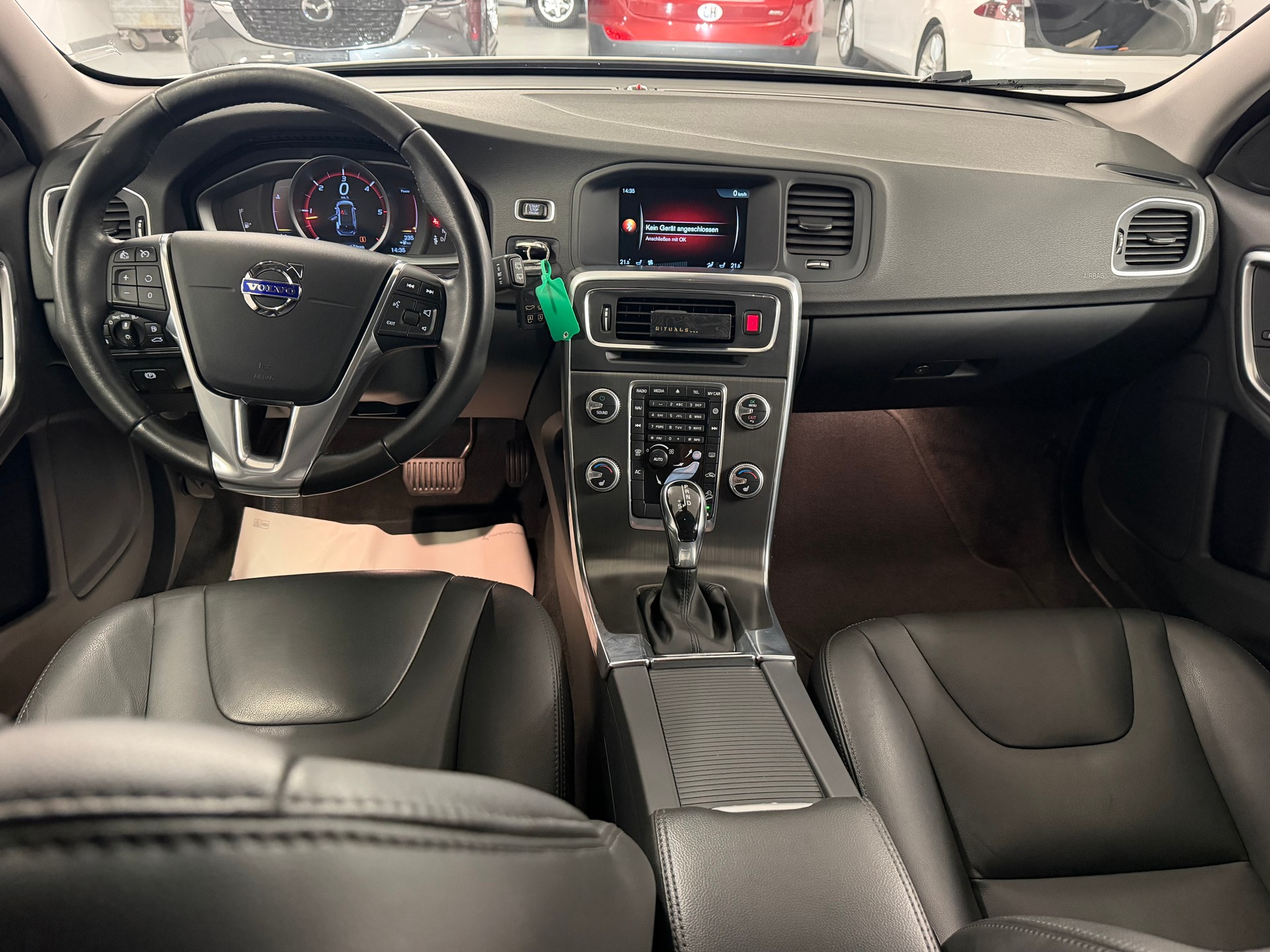 VOLVO V60 Cross Country D4 AWD Summum Geartronic-image-13