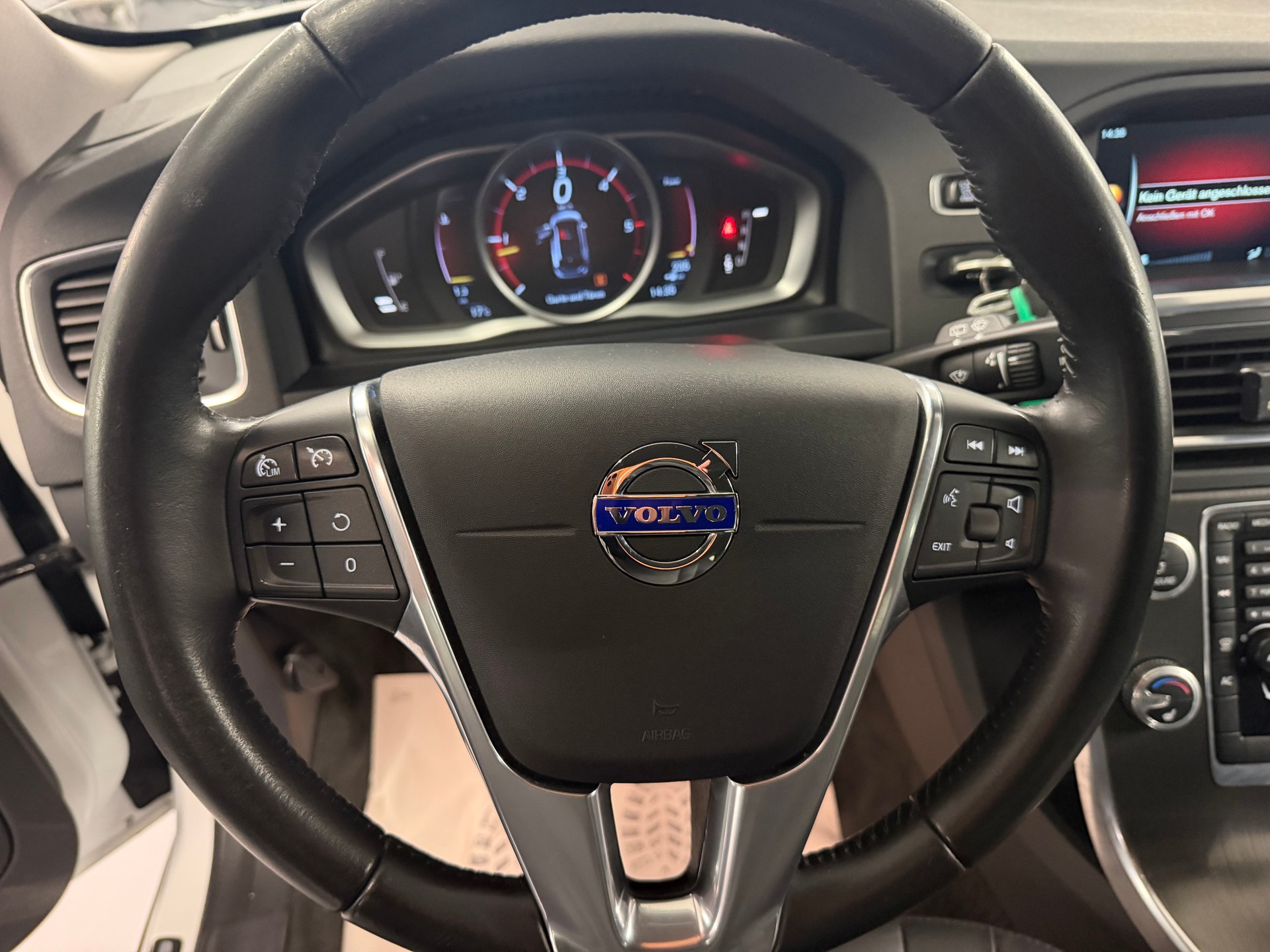 VOLVO V60 Cross Country D4 AWD Summum Geartronic-image-11