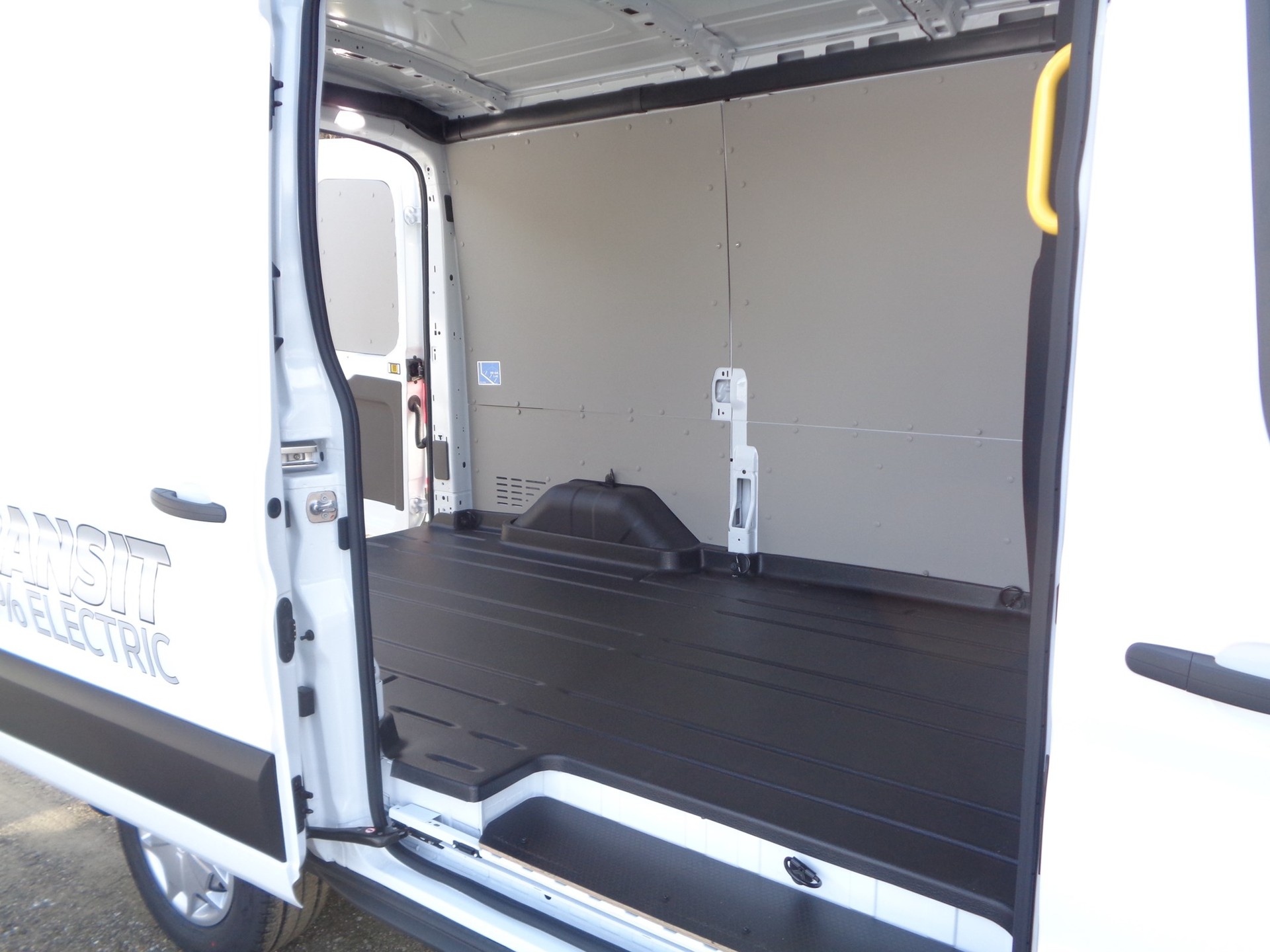 FORD E-Transit Van 350 L2 Basis RWD-image-11