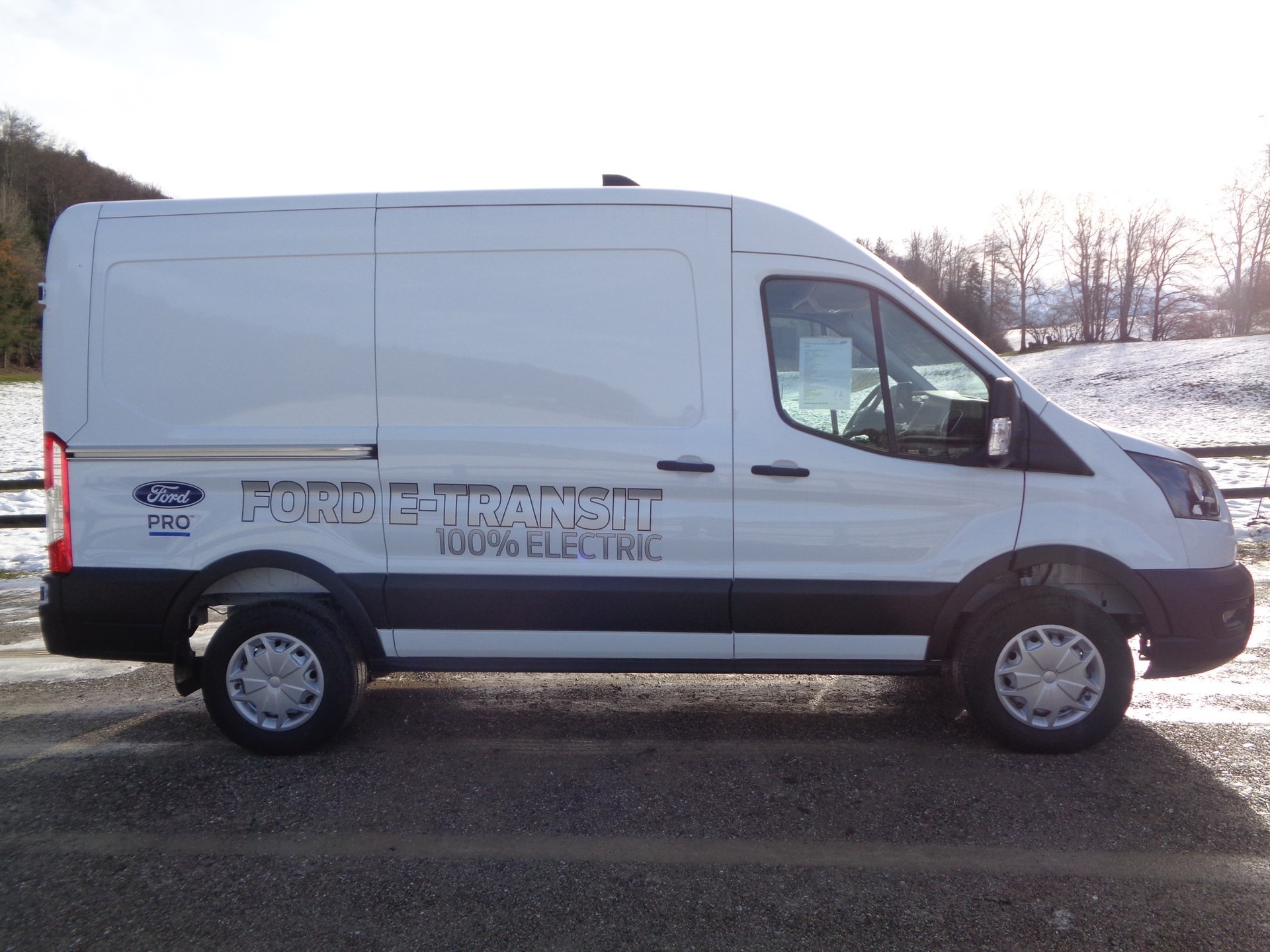 FORD E-Transit Van 350 L2 Basis RWD-image-4