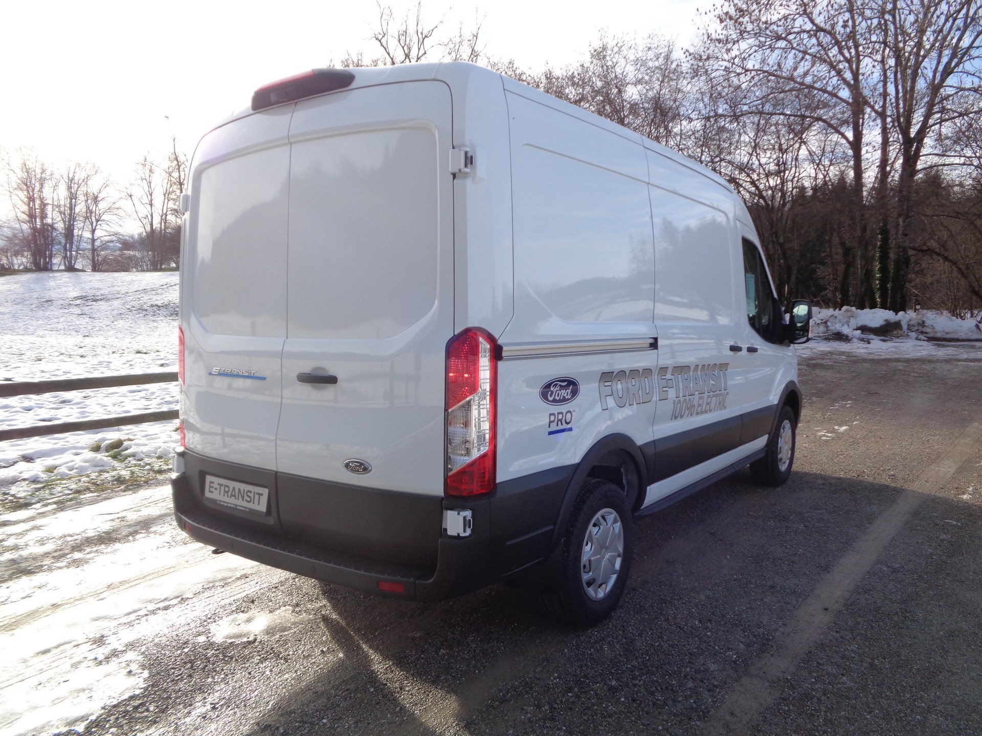 FORD E-Transit Van 350 L2 Basis RWD-image-5