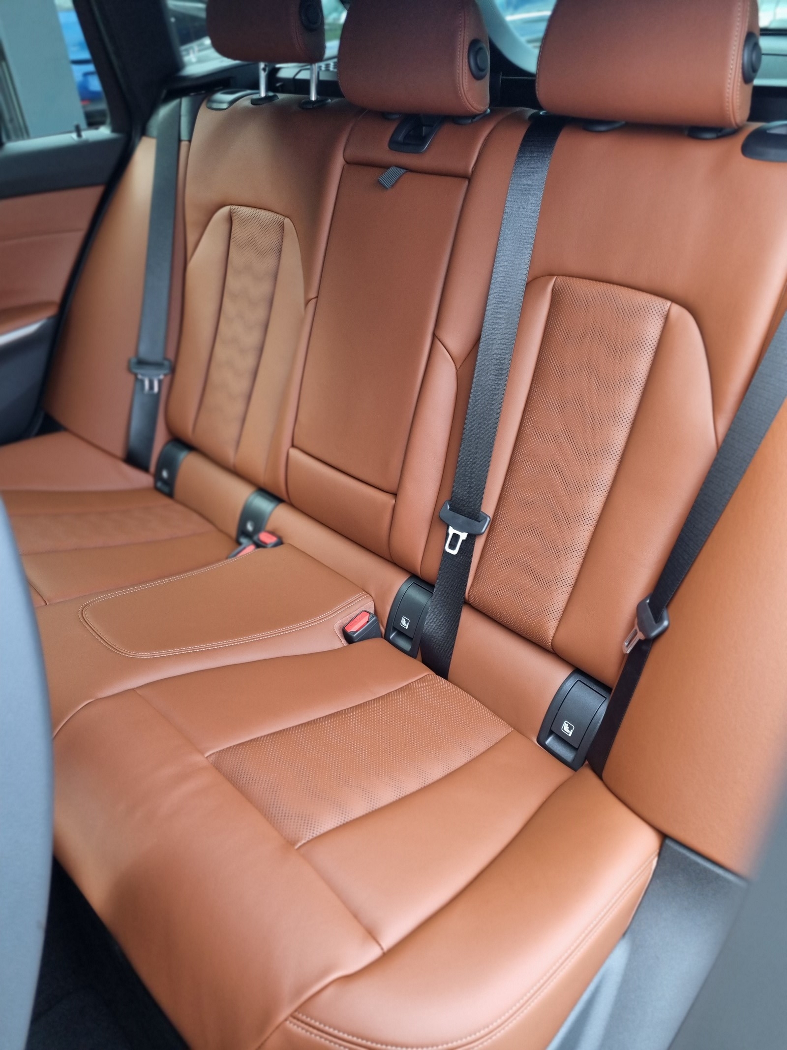 BMW M3 Touring xDrive Competition M-image-10