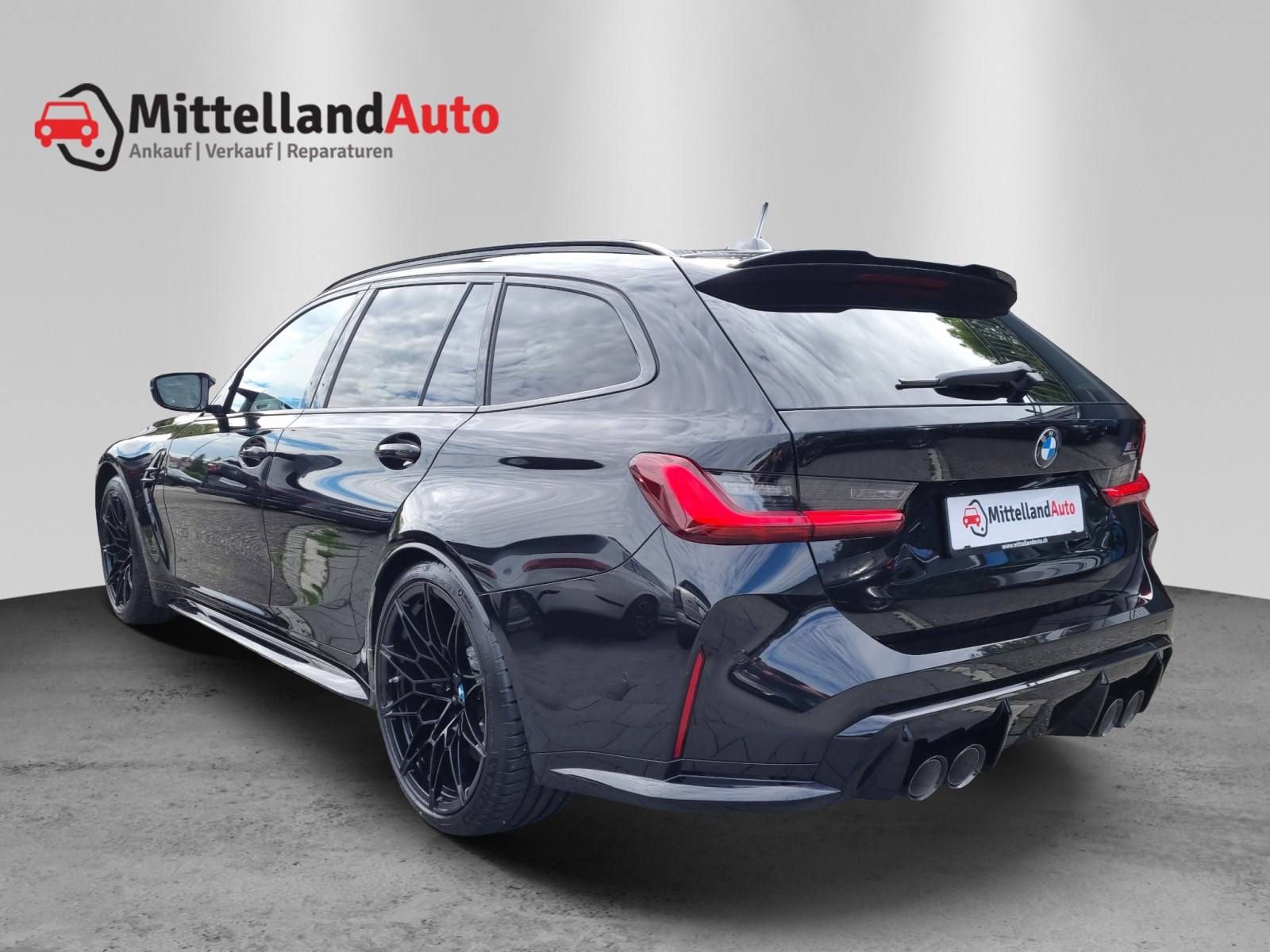 BMW M3 Touring xDrive Competition M-image-13