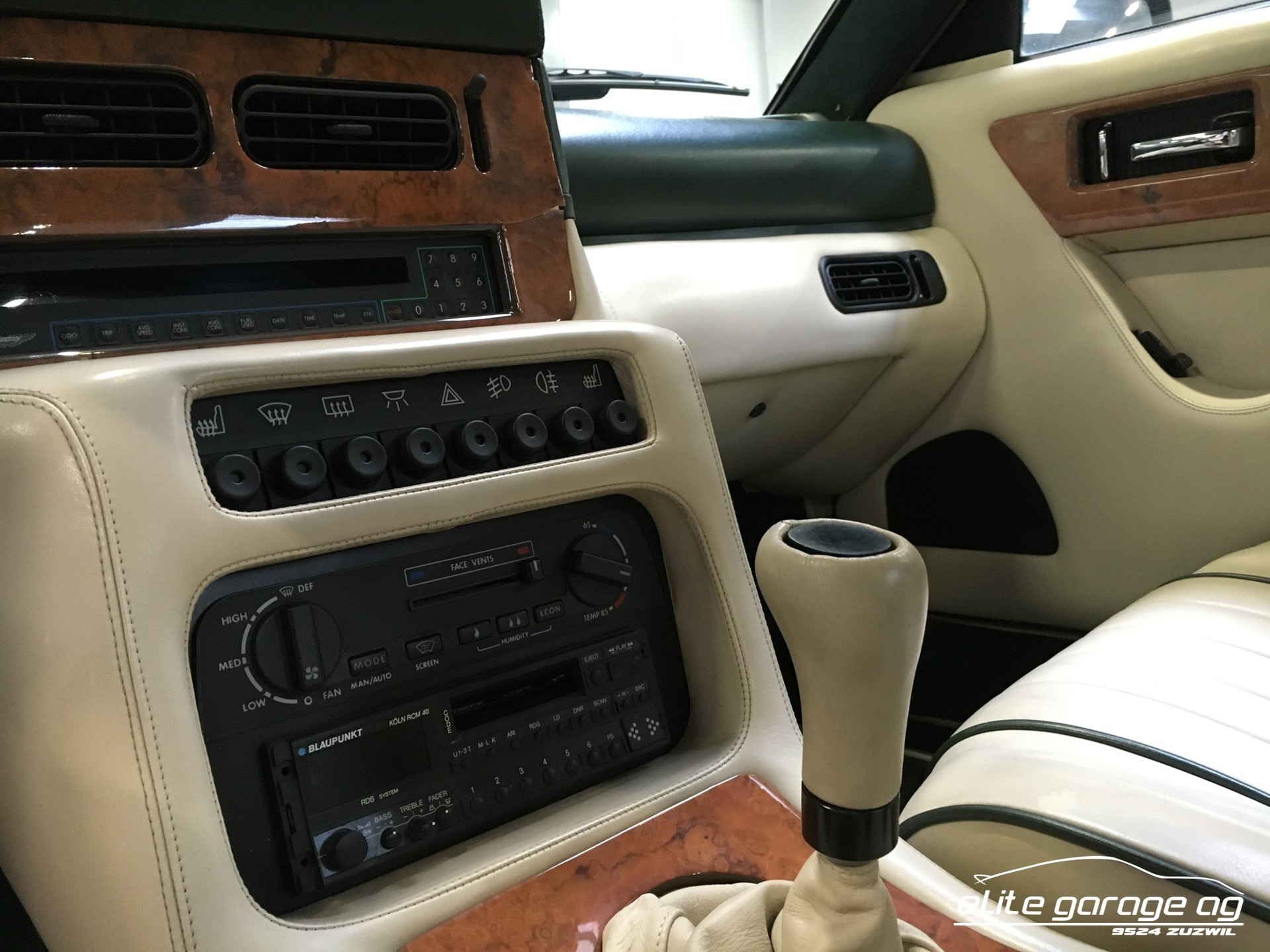 ASTON MARTIN Virage-image-9