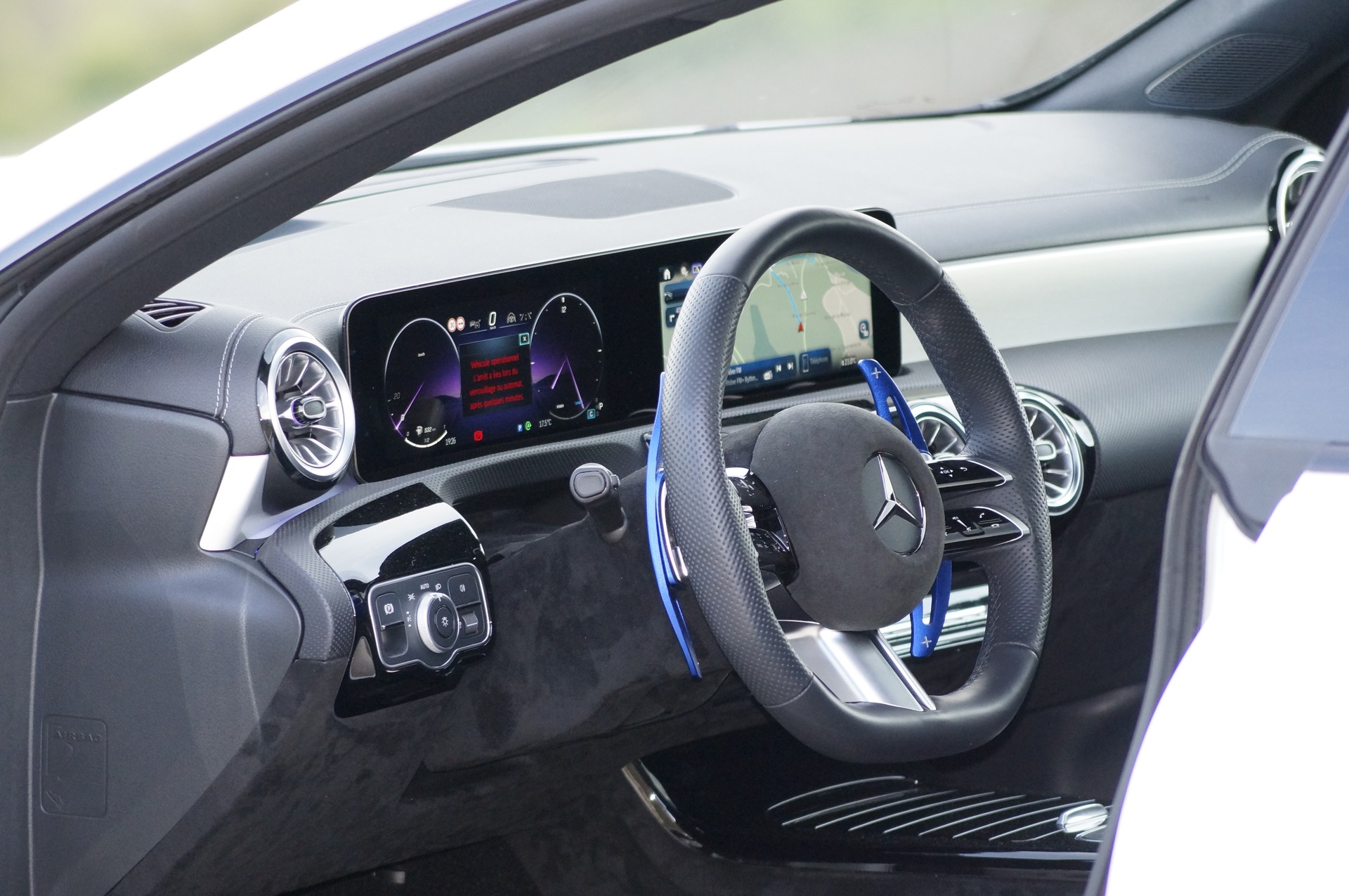 MERCEDES-BENZ CLA Shooting Brake AMG 250 4Matic 8G-DCT-image-4