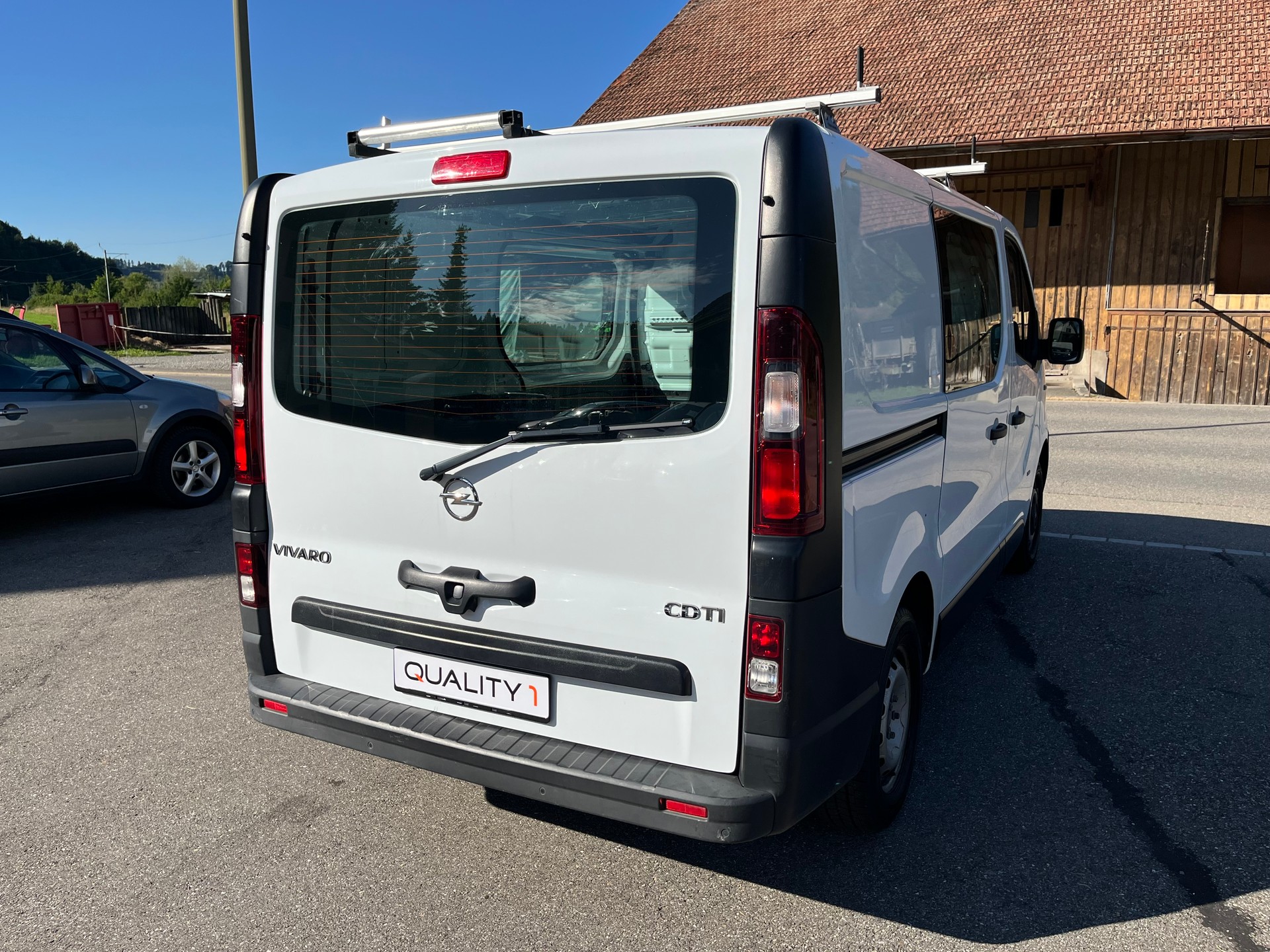 OPEL VIVARO-image-2