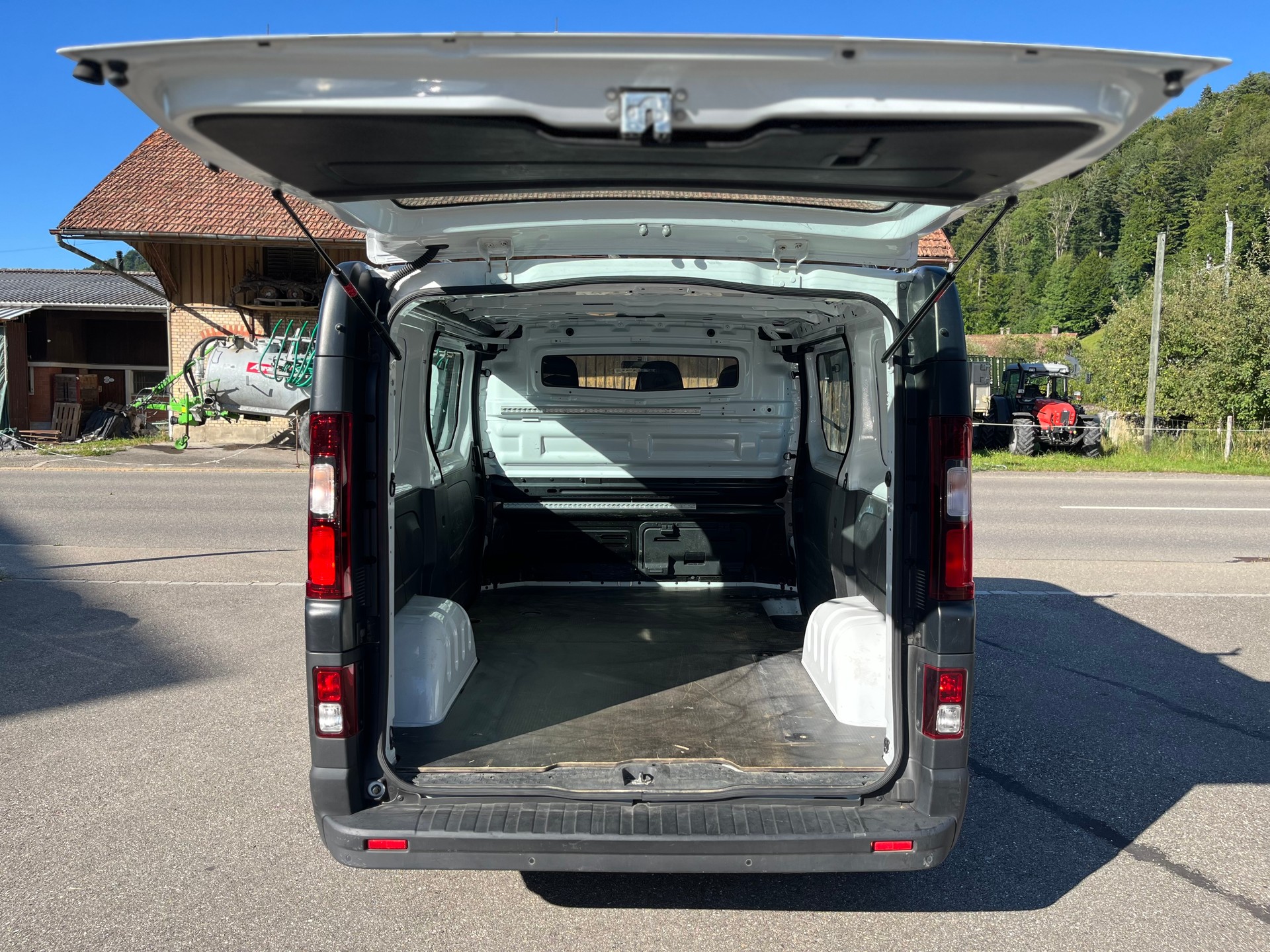 OPEL VIVARO-image-7