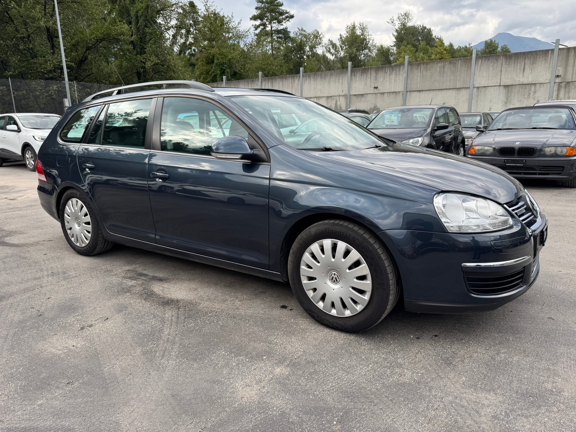 VW Golf Variant 1.9 TDI BlueMotion Trendline-image-1