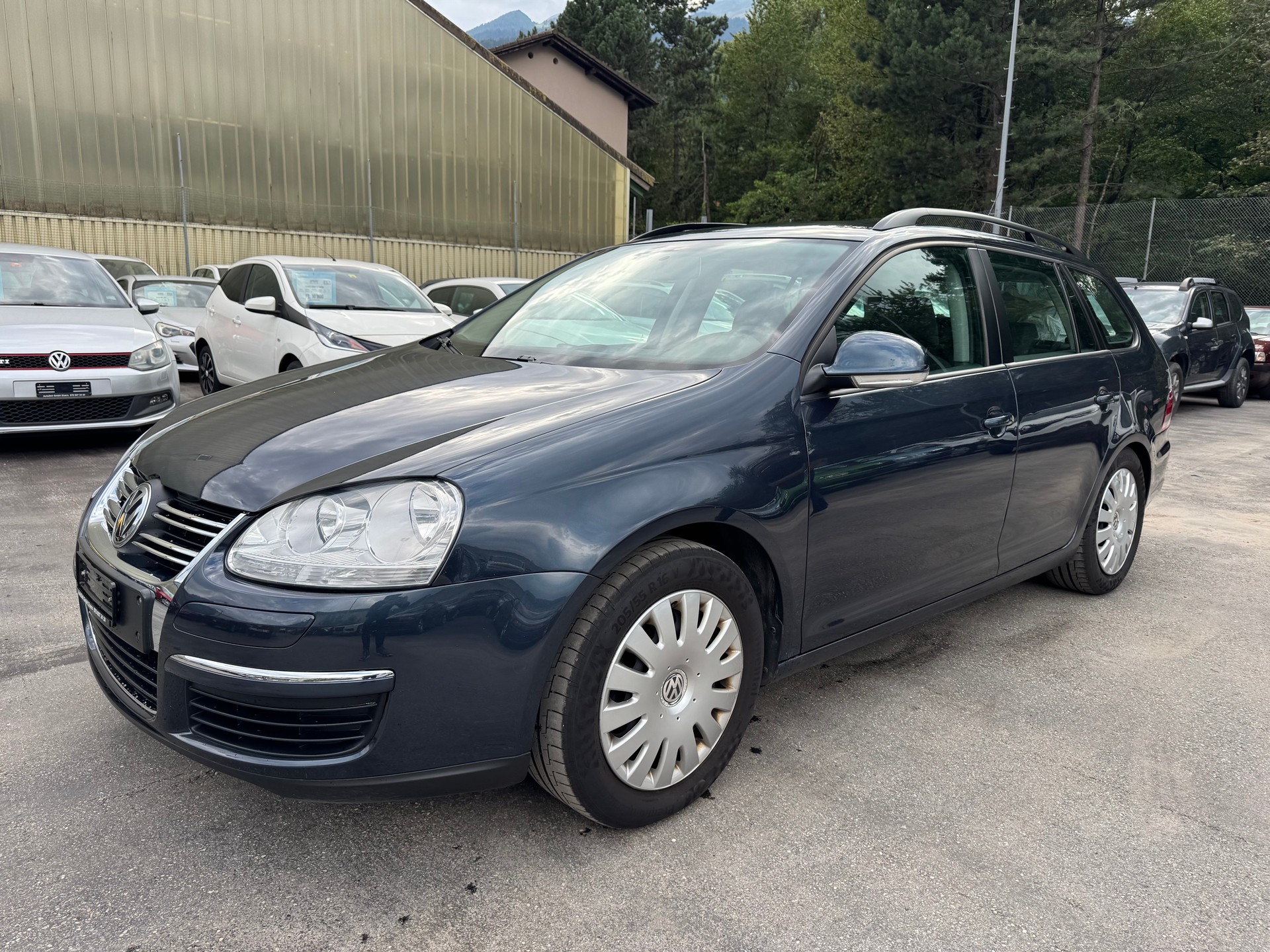 VW Golf Variant 1.9 TDI BlueMotion Trendline-image-8