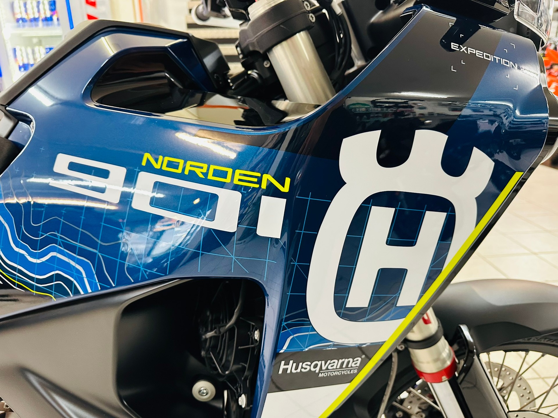 HUSQVARNA Norden 901 Expedition-showroom-element-2