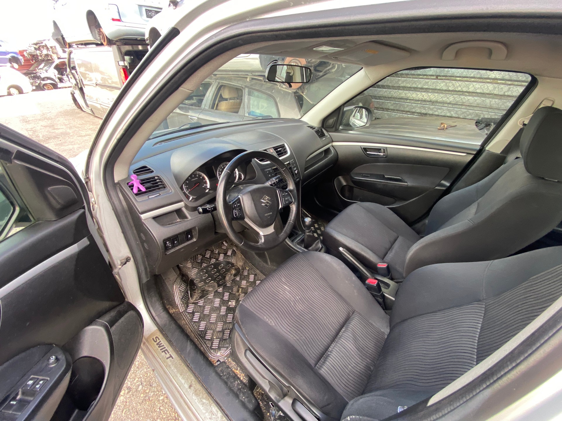 SUZUKI Swift 1.2i 16V GL Top 4x4-image-5