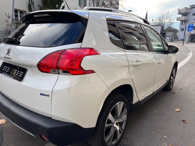 PEUGEOT 2008 1.2 PureTech Allure EAT6-image-3