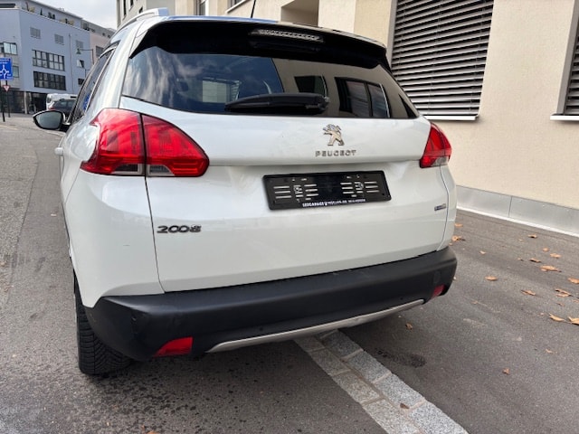 PEUGEOT 2008 1.2 PureTech Allure EAT6-image-2