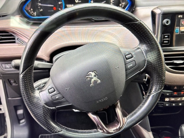 PEUGEOT 2008 1.2 PureTech Allure EAT6-image-11