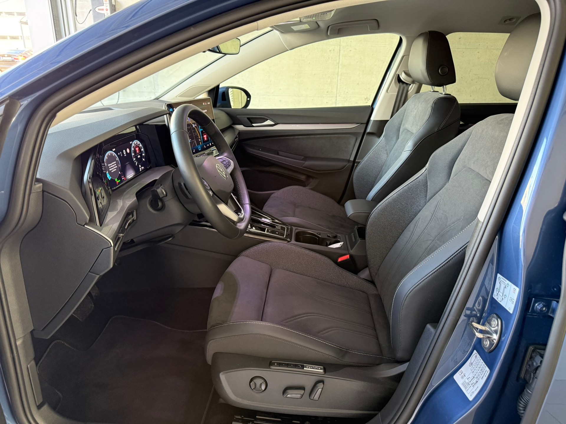 VW Golf Variant 1.5 eTSI mHEV Style-image-7