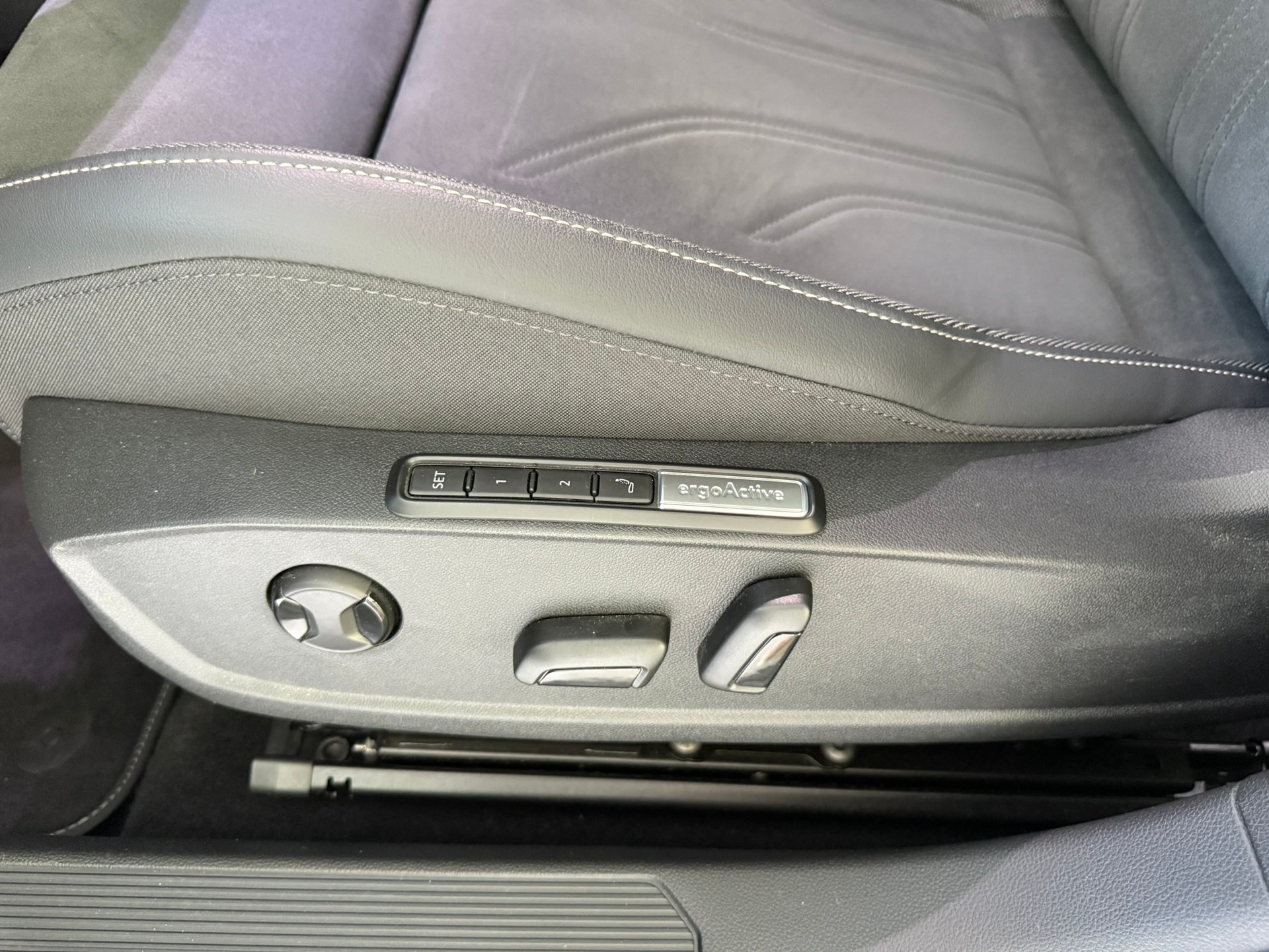 VW Golf Variant 1.5 eTSI mHEV Style DSG-image-12
