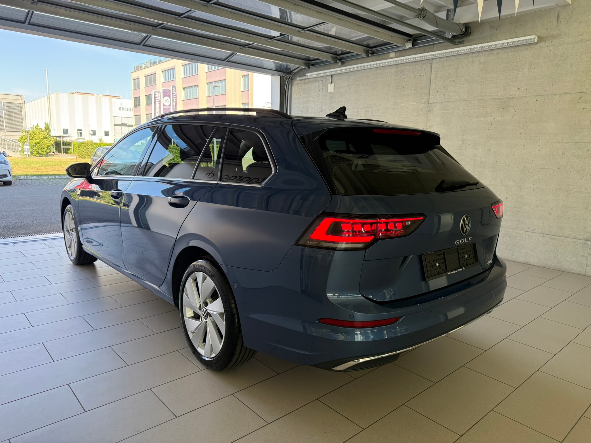VW Golf Variant 1.5 eTSI mHEV Style-image-3