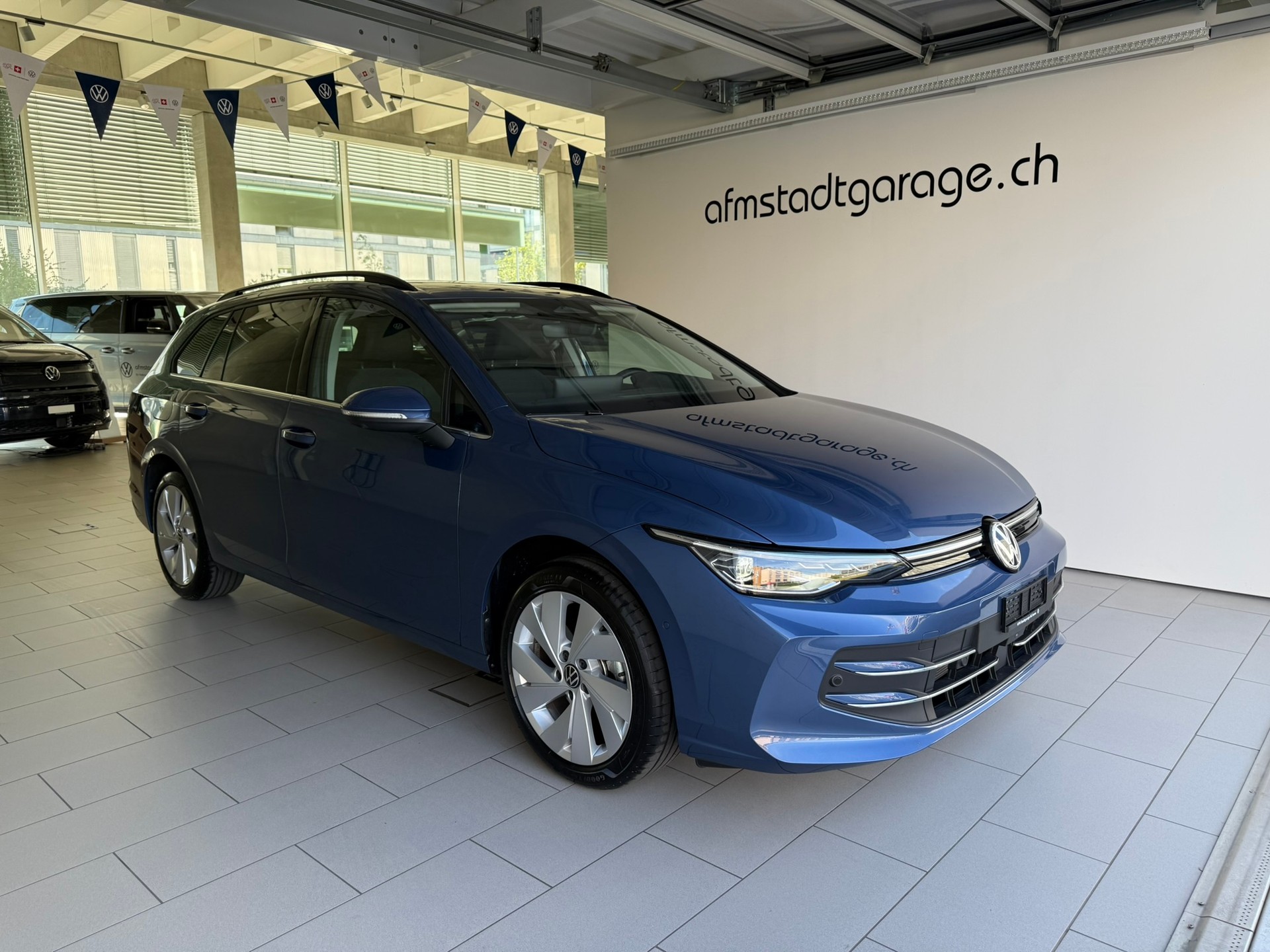 VW Golf Variant 1.5 eTSI mHEV Style-image-0