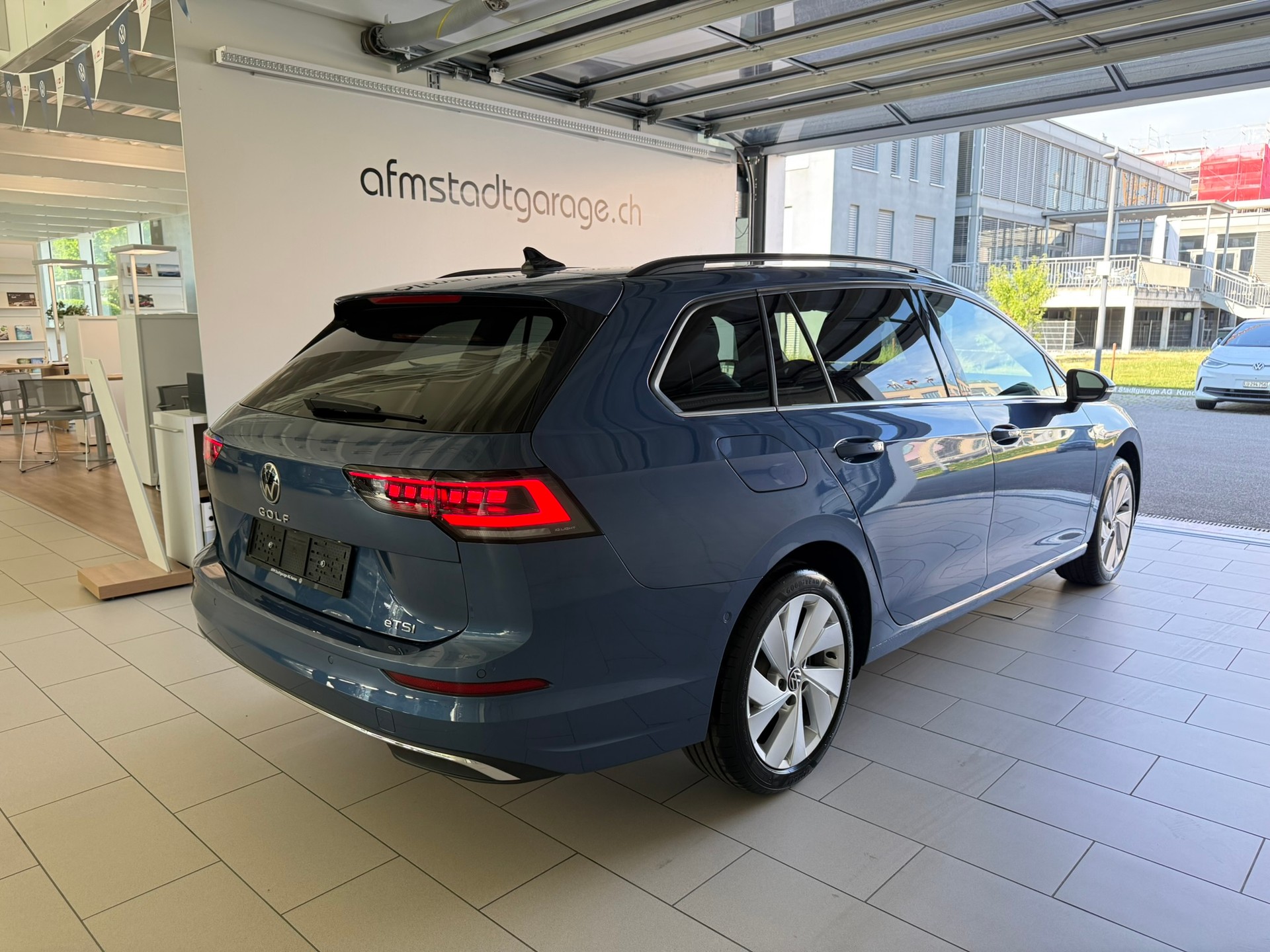 VW Golf Variant 1.5 eTSI mHEV Style-image-5